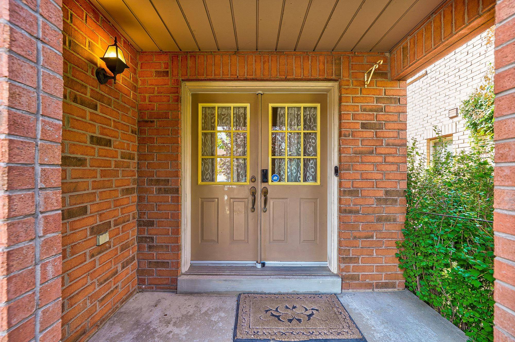 Mississauga, ON L5V 3A2,6098 Rowers CRES