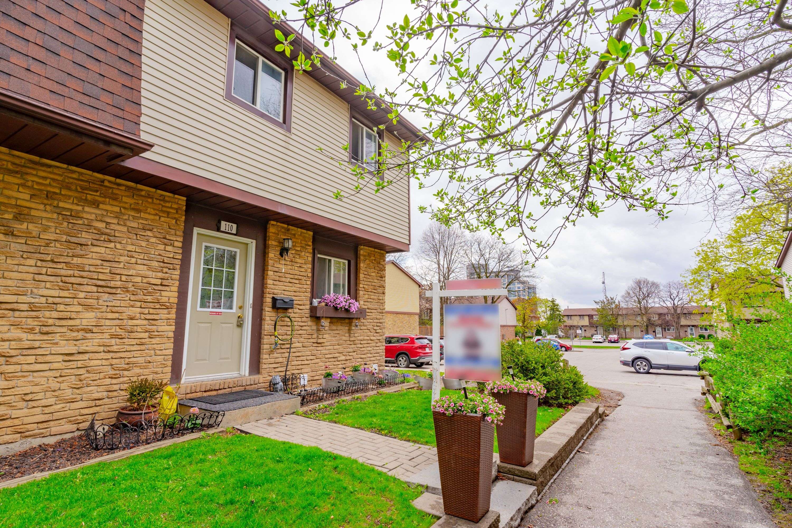 Brampton, ON L6V 3C5,45 Hansen RD N #110