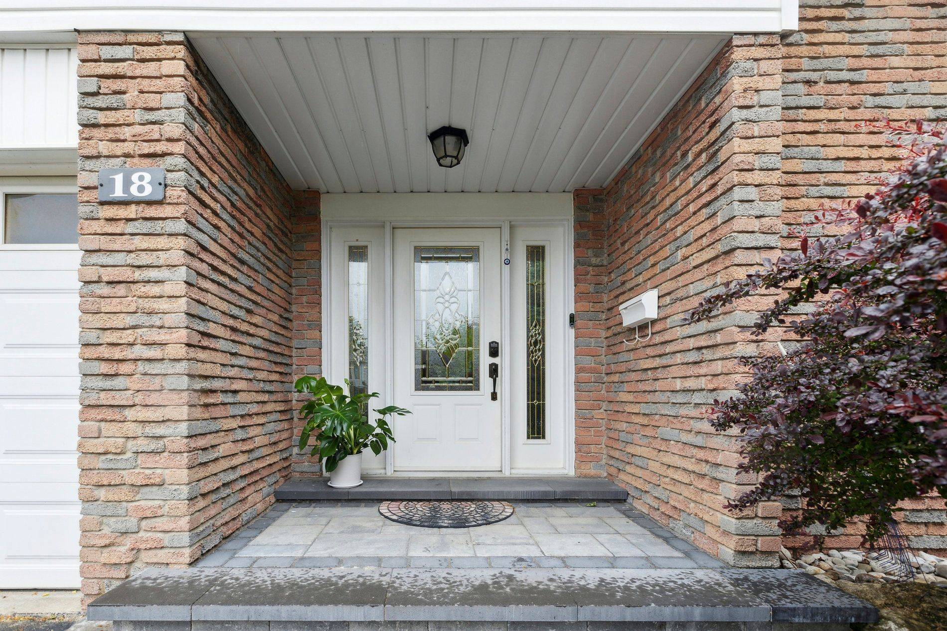 Halton Hills, ON L7J 2R4,18 Norman AVE