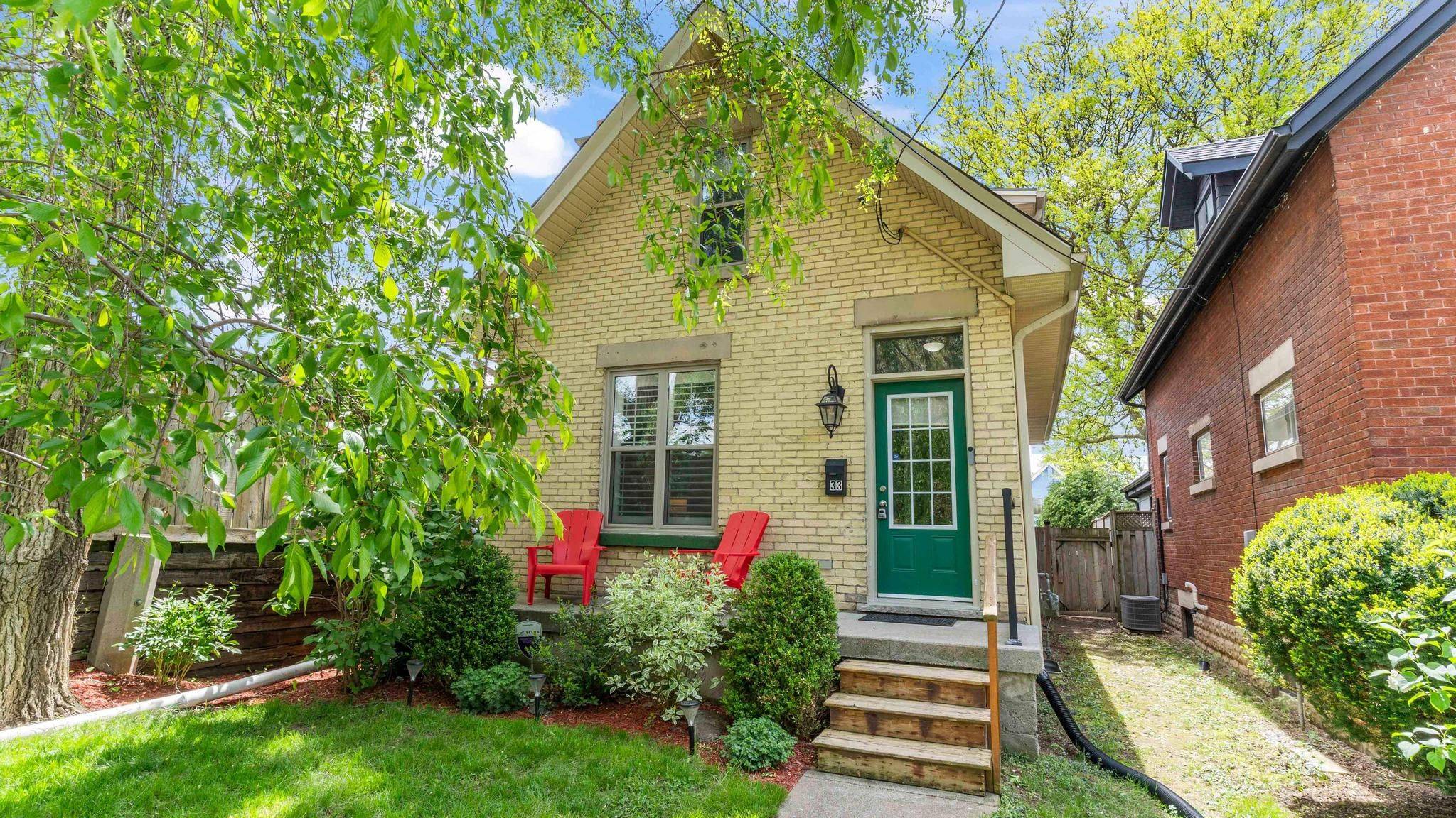London East, ON N5Y 3M8,33 Carlton AVE