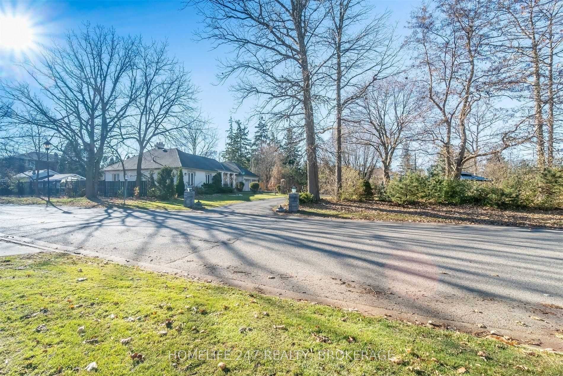 London South, ON N6C 2S9,137 COMMISSIONERS RD E