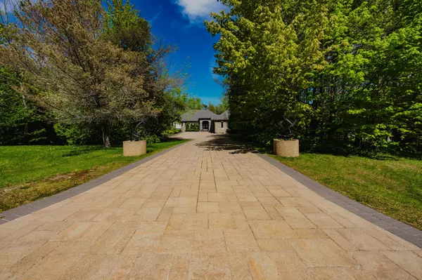 Innisfil, ON L9S 5A3,1856 Innisbrook ST