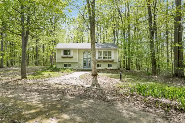 104 Silver Birch DR, Tiny, ON L9M 0M6