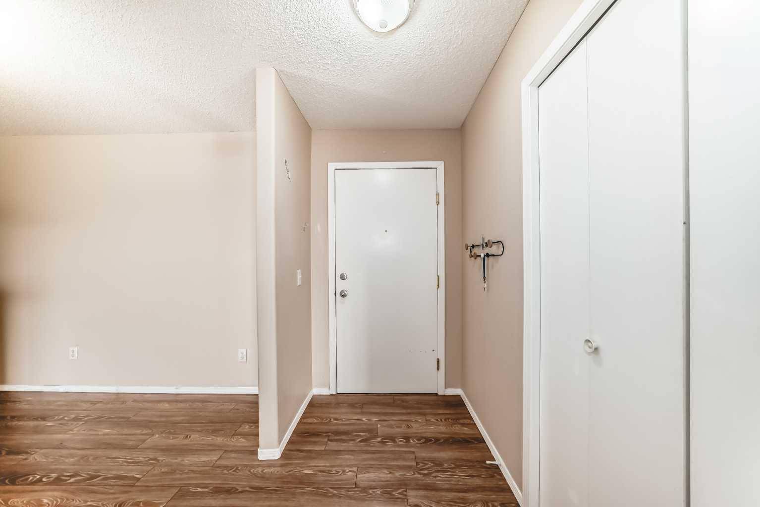 Airdrie, AB T4B 2K3,304 Mackenzie WAY SW #6103