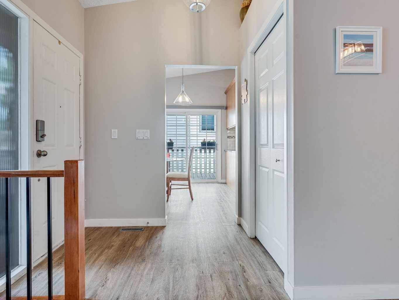 Calgary, AB T2W 4C6,55 Woodford DR Southwest