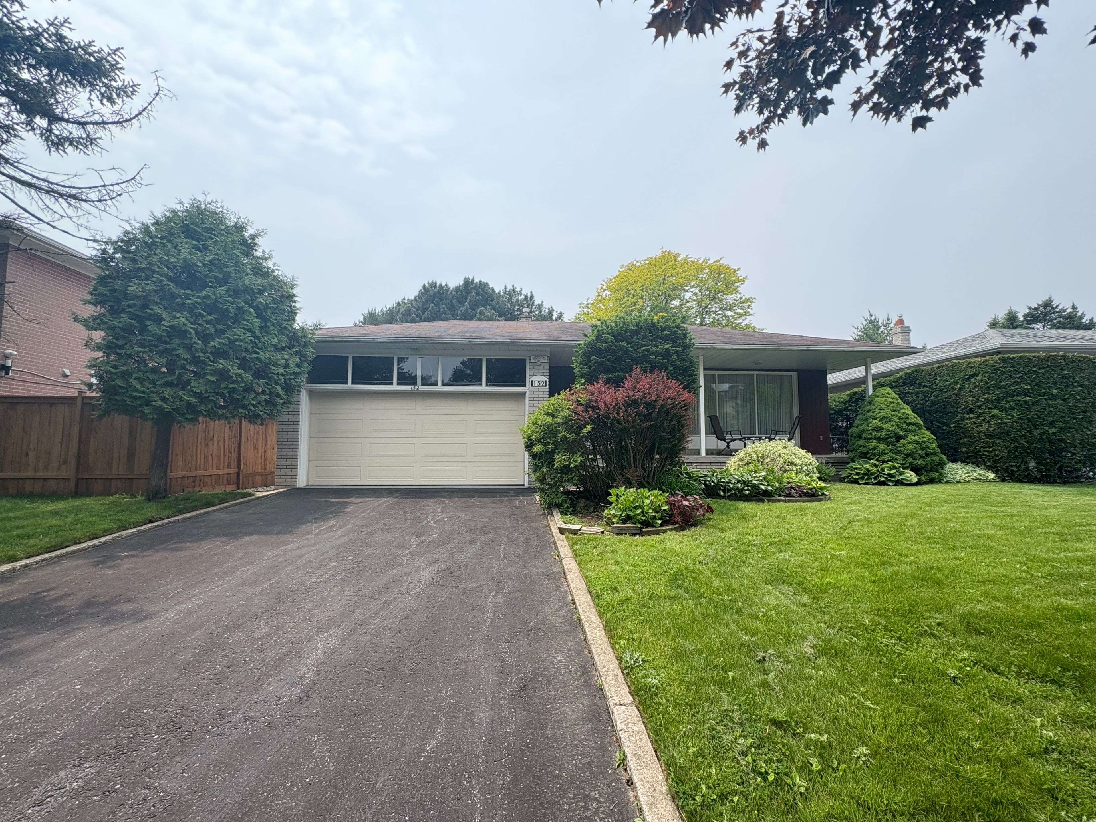 152 Fenn AVE, Toronto C12, ON M2P 1X9
