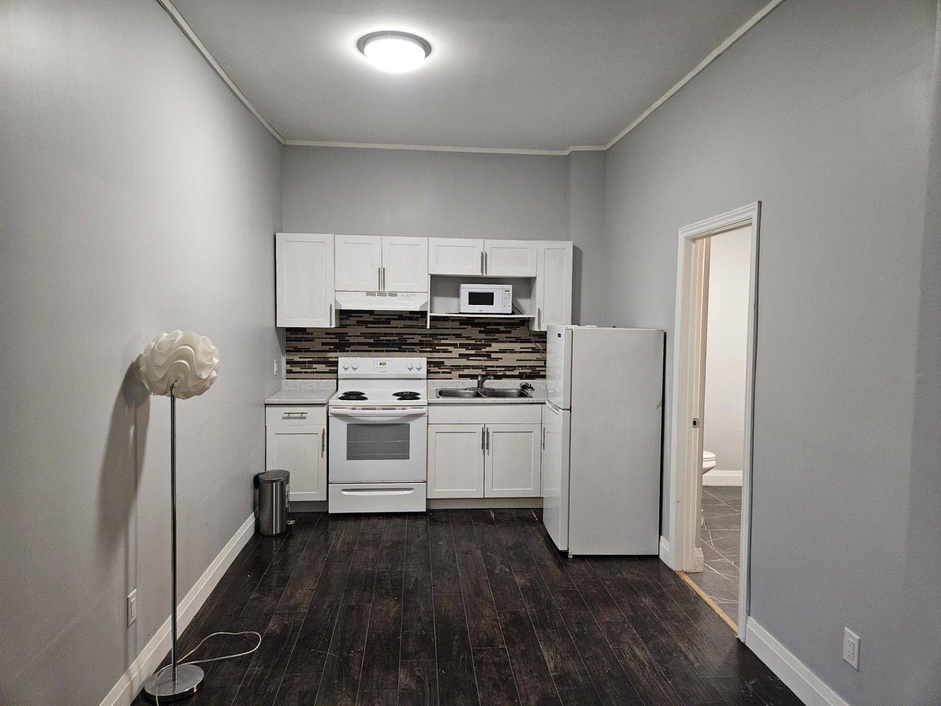 Oshawa, ON L1H 4J7,451 Simcoe ST S #3B Albany