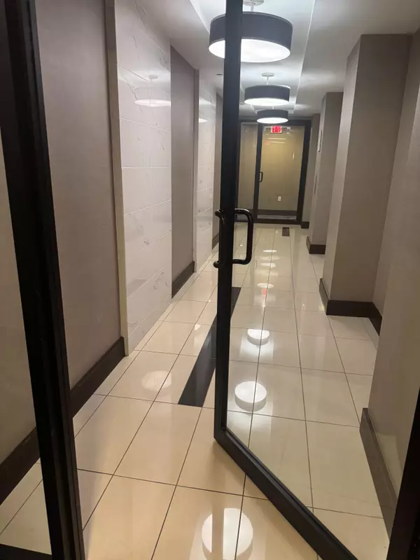 Toronto C01, ON M5B 0A4,388 Yonge ST #6302