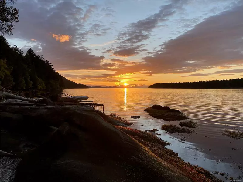 610 Tumbo Channel Rd, Saturna Island, BC V0N 2Y0