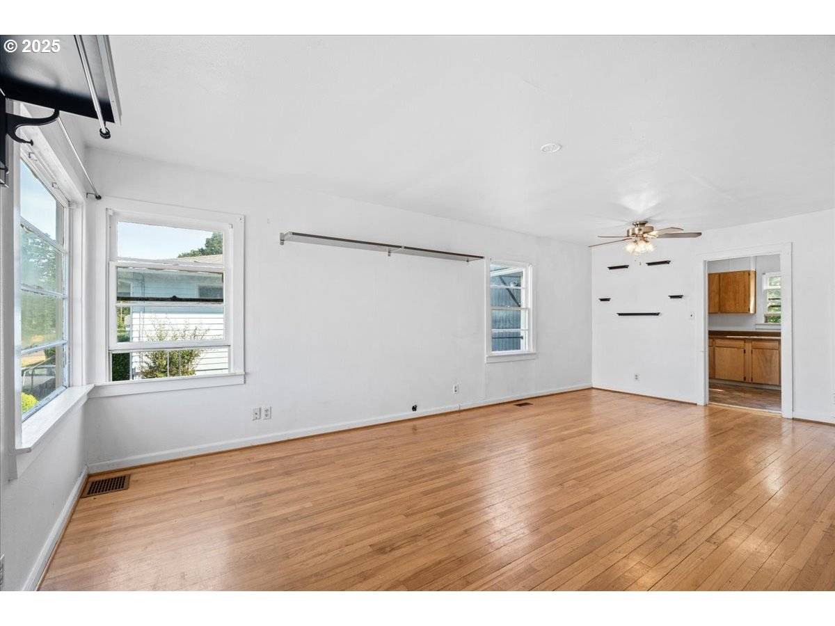 St Helens, OR 97051,344 S 7TH ST