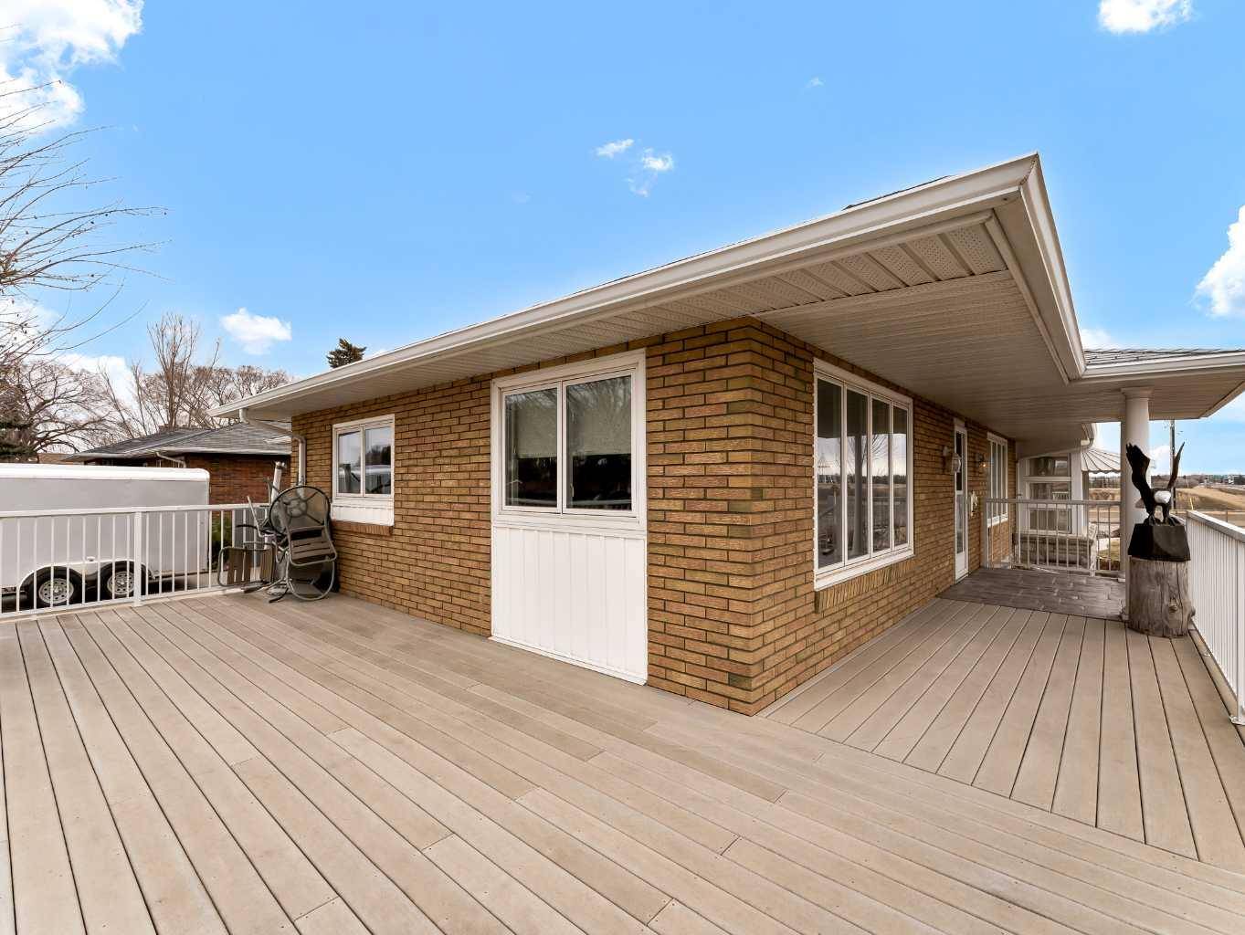 Medicine Hat, AB T1A 5H3,1802 Bullivant CRES Southwest