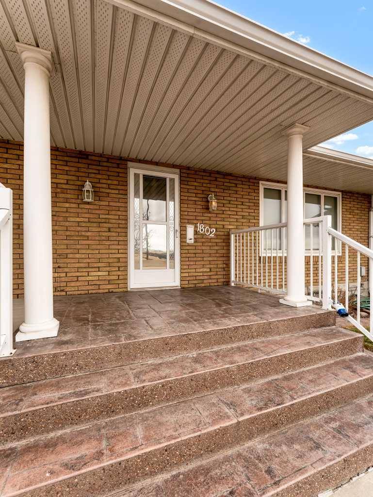 Medicine Hat, AB T1A 5H3,1802 Bullivant CRES Southwest