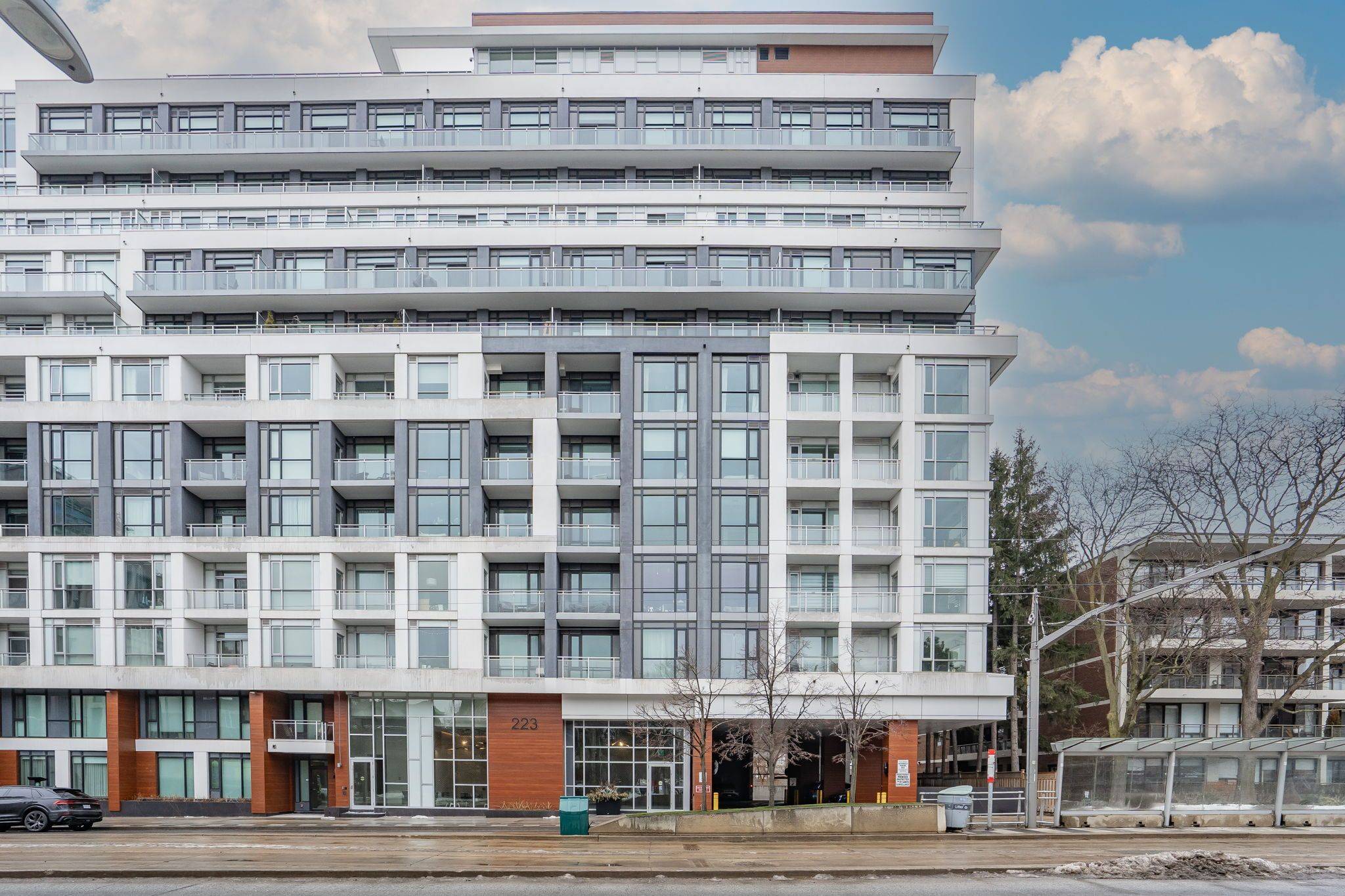 223 St. Clair AVE W #201, Toronto C02, ON M4V 0A5