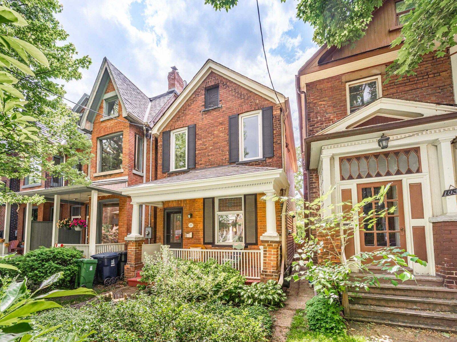 Toronto E01, ON M4K 1K5,105 Hogarth AVE