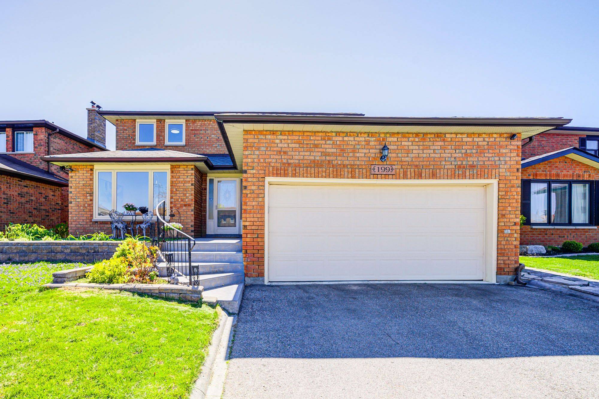 Bradford West Gwillimbury, ON L3Z 2K3,199 Miller Park AVE