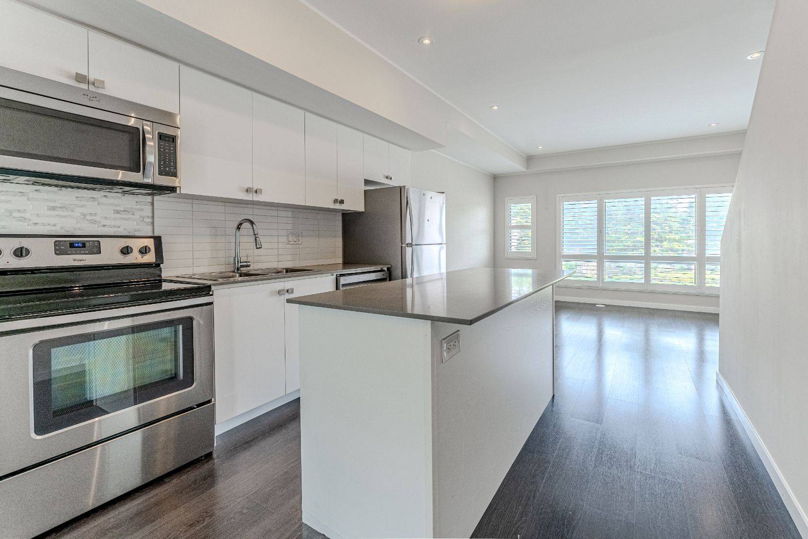 Barrie, ON L4N 9C8,369 Essa RD #14