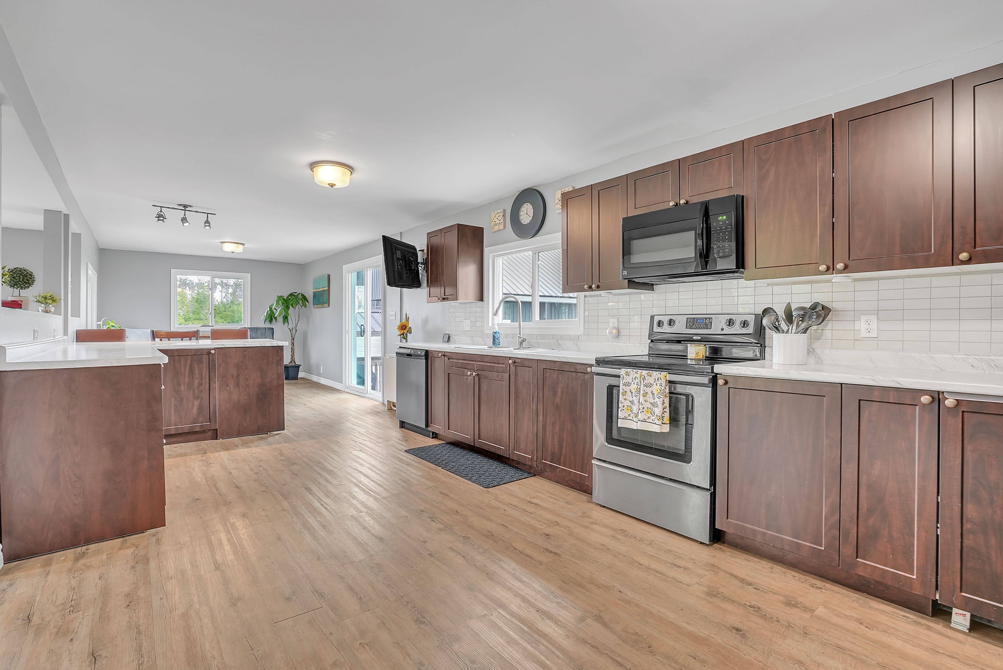 Springwater, ON L0L 2K0,2533 Flos 3 RD W