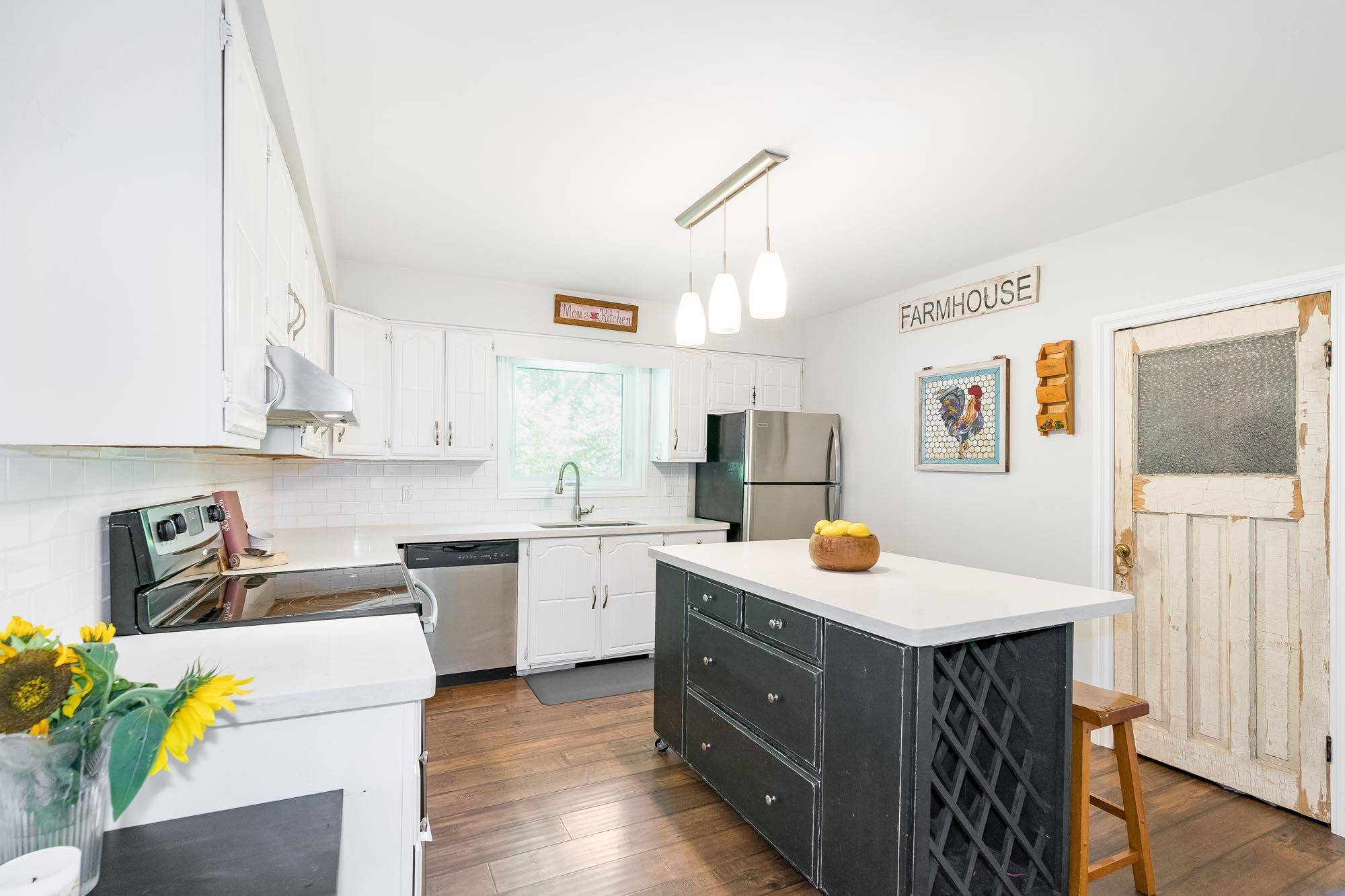 Penetanguishene, ON L9M 1A9,21 Robert ST E