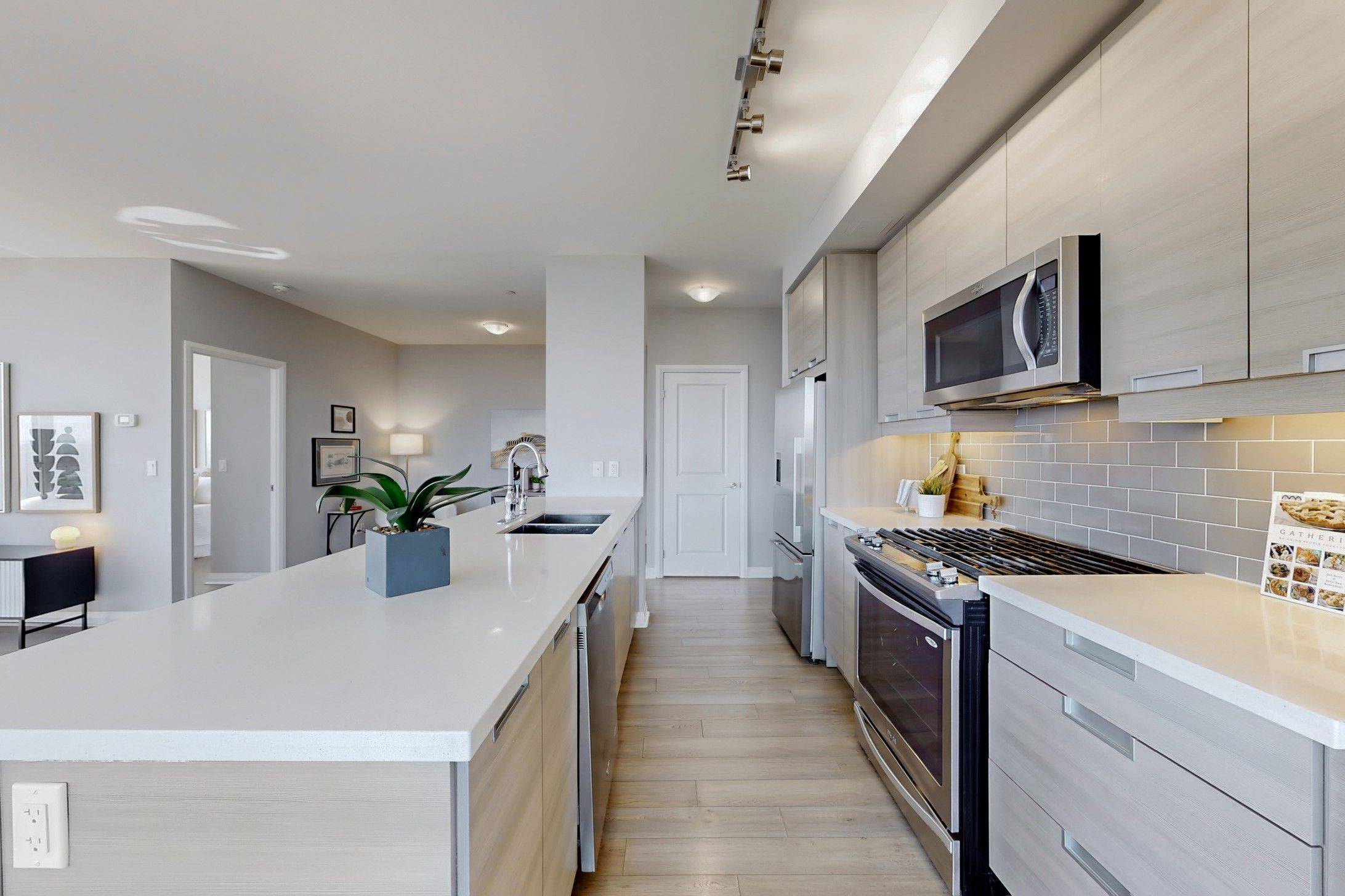 Mississauga, ON L5R 0E5,75 Eglinton AVE W #2801
