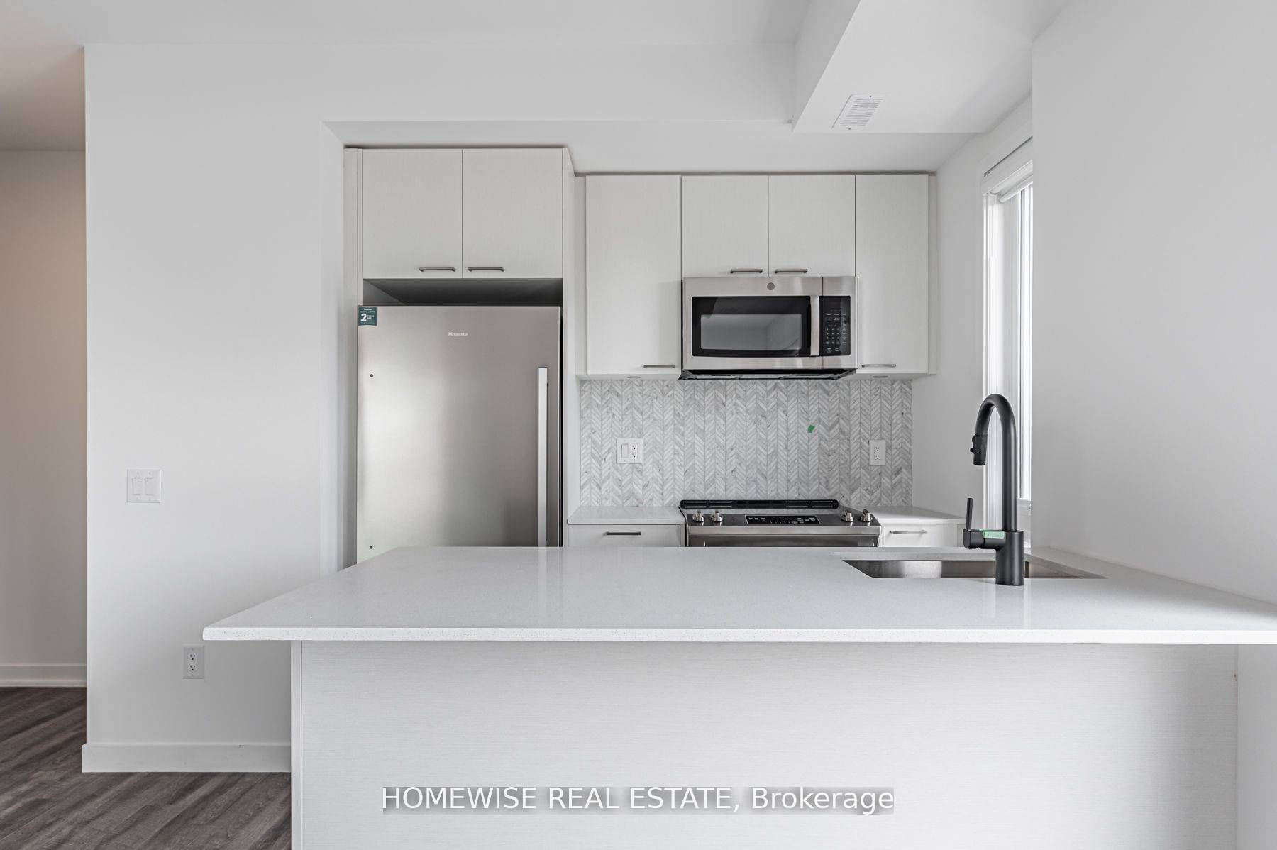 20 Ed Clark Gardens BLVD #TH7, Toronto W03, ON M6N 0B5