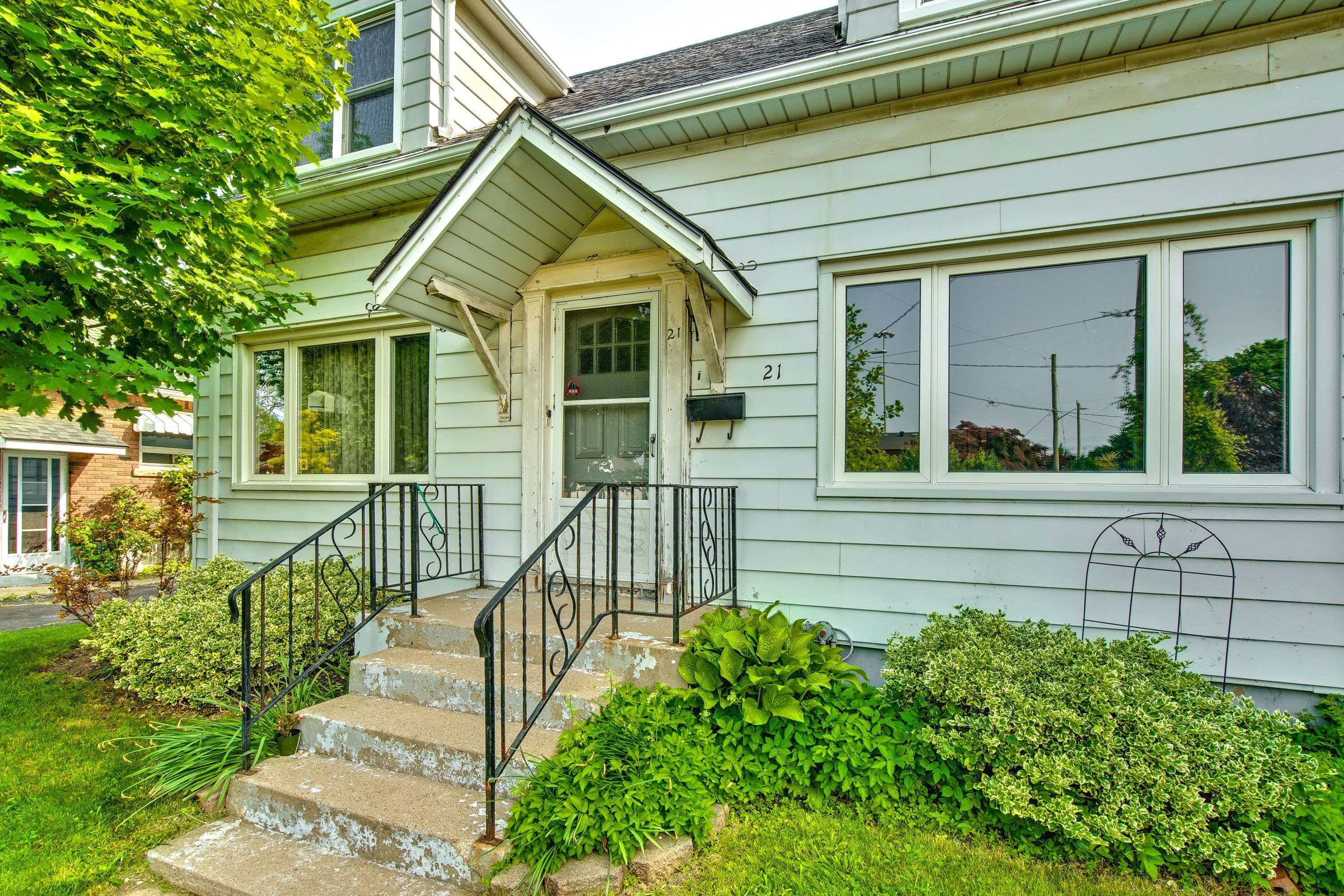 St. Catharines, ON L2N 1A7,21 Kingsway CRES