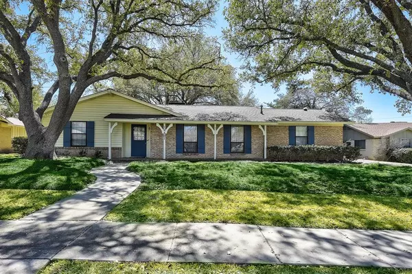 14421 Southern Pines Court,  Farmers Branch,  TX 75234