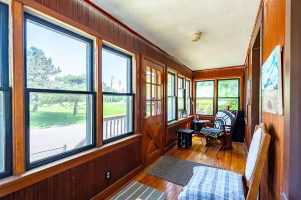 Welland, ON L3B 5G2,1024 RAILROAD AVE E