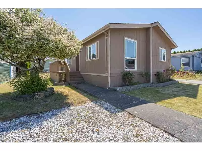 130 CARMEL DR #104, Aumsville, OR 97325