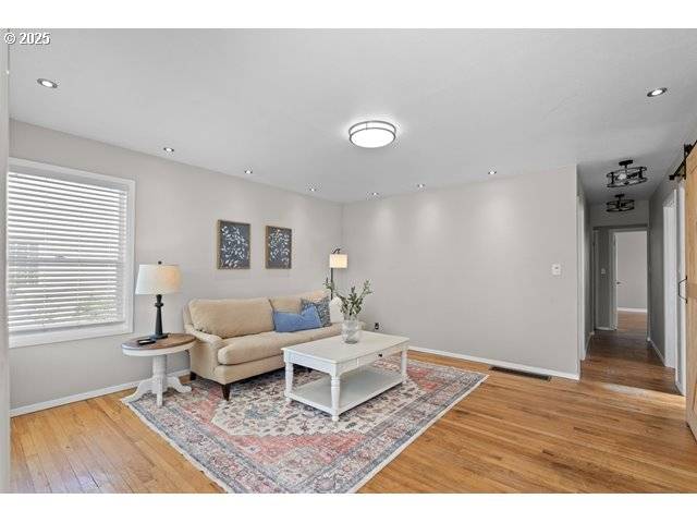 Hermiston, OR 97838,561 E RIDGEWAY AVE