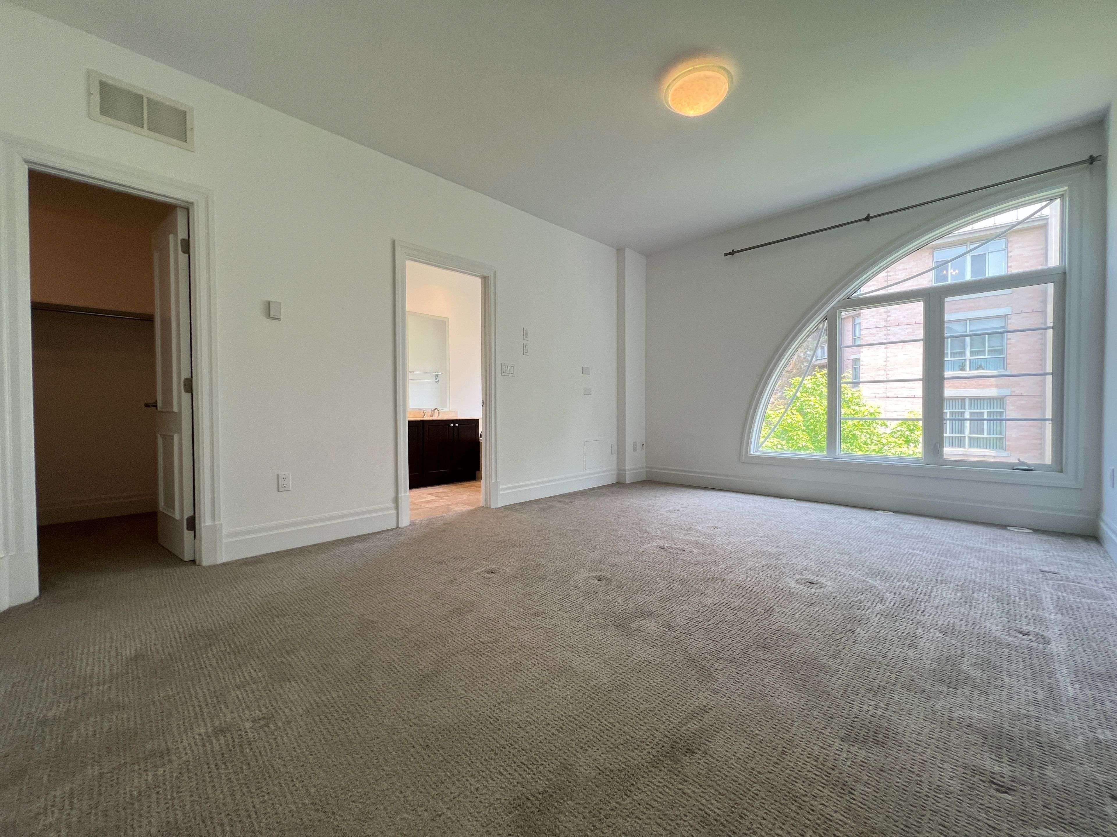 Toronto C12, ON M2P 1B6,53 York Mills RD #612