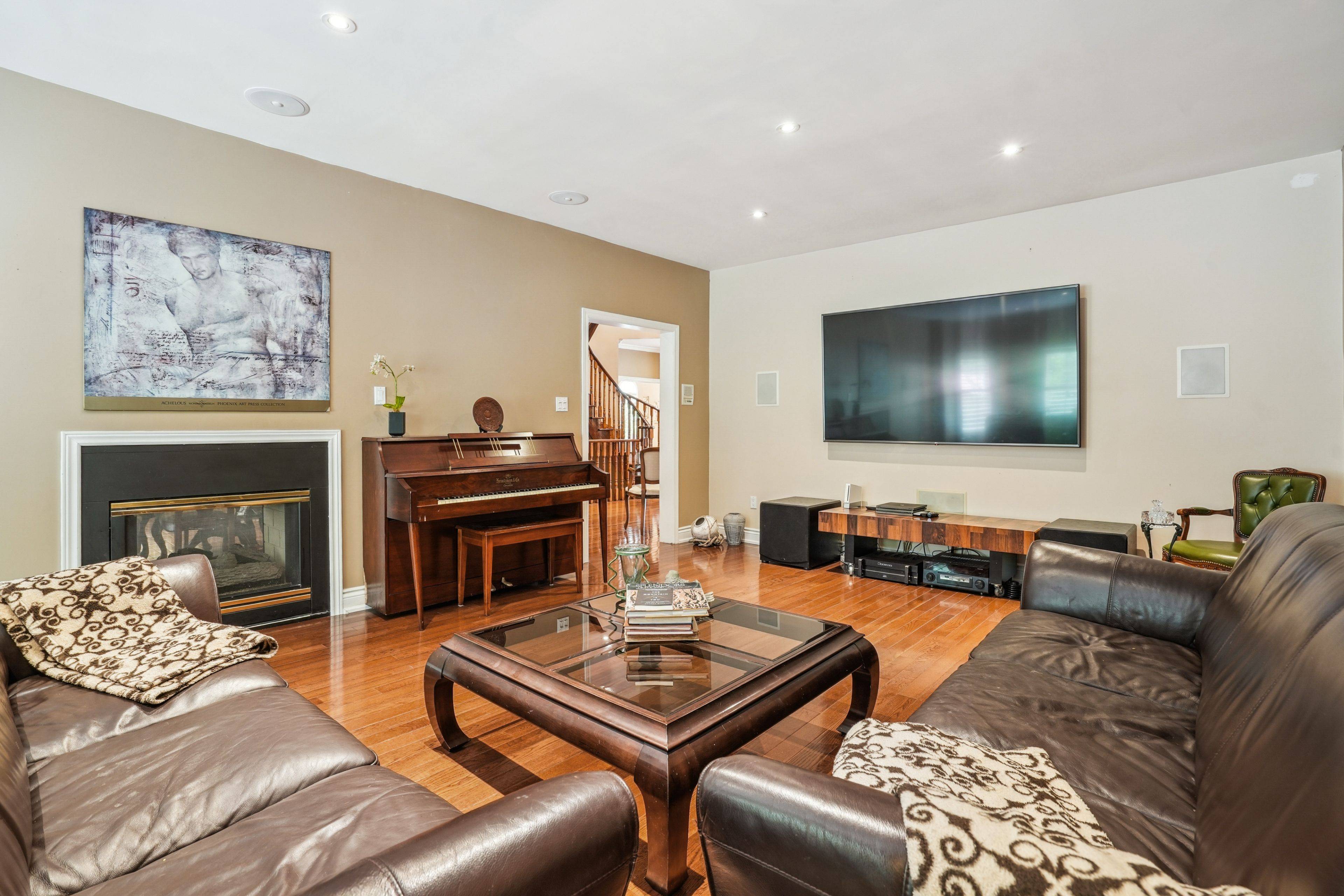 Pickering, ON L1V 1L1,81 Woodview DR