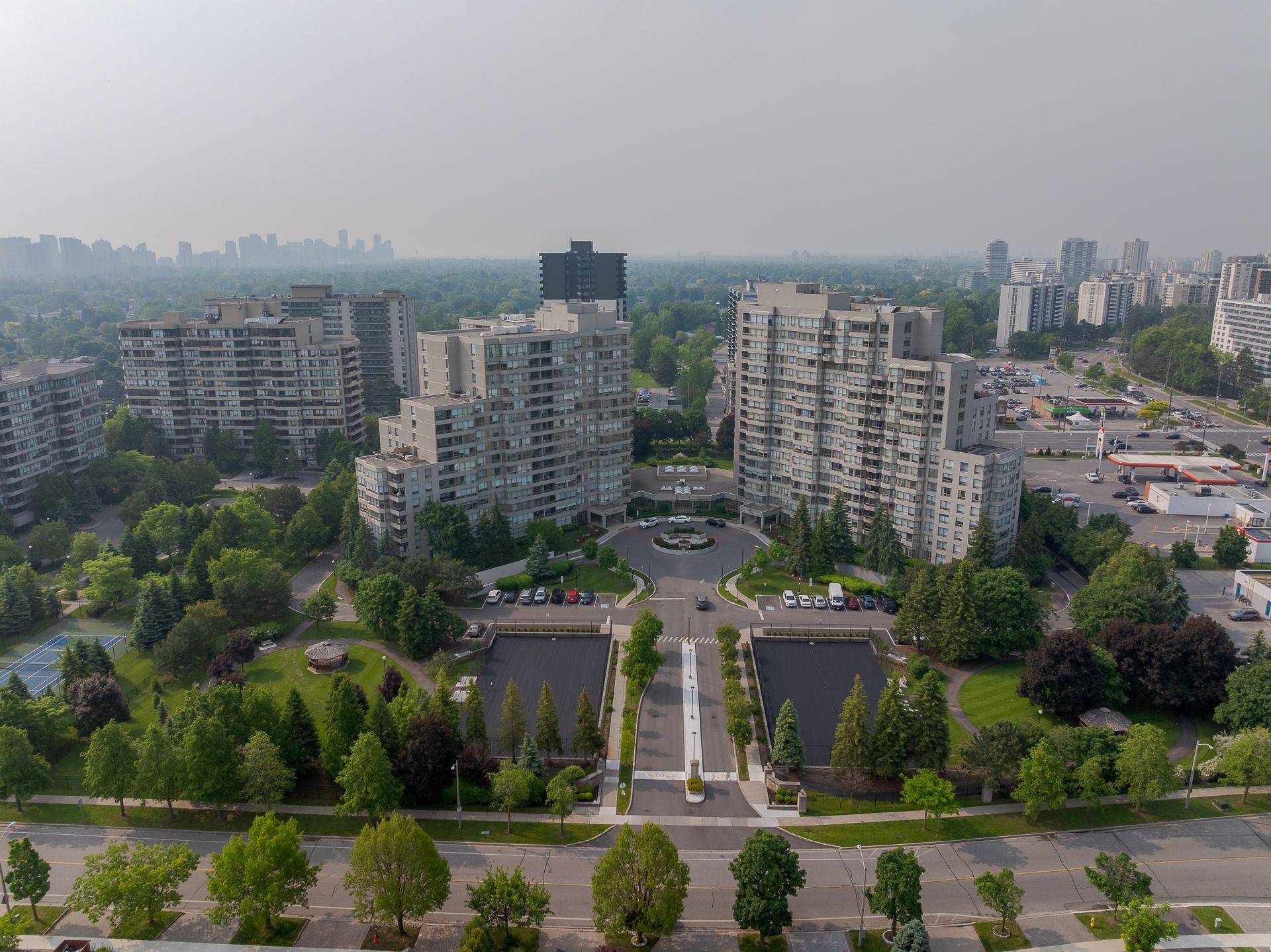 Vaughan, ON L4J 7Z9,7 Townsgate DR #413