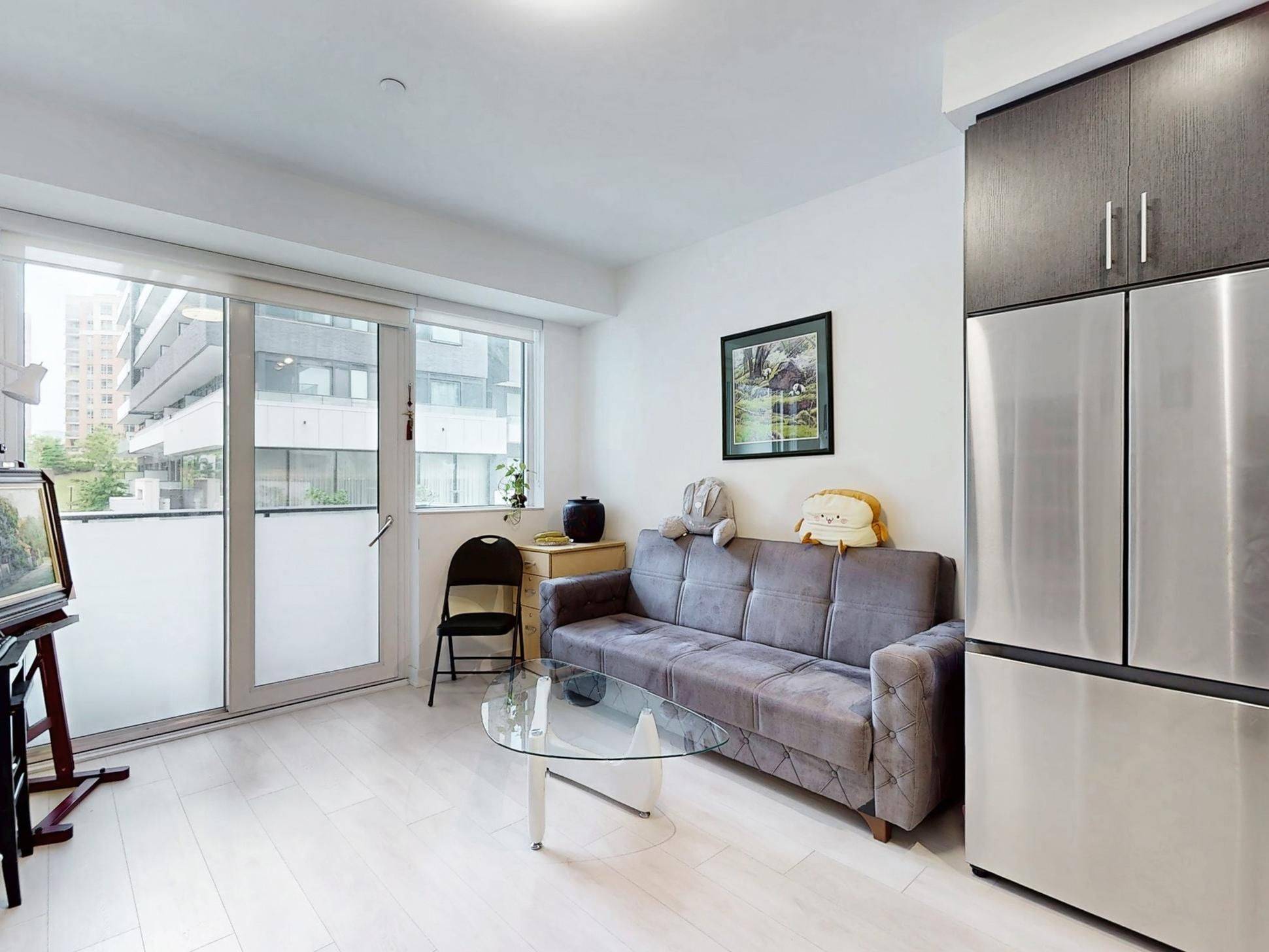 Richmond Hill, ON L4B 0H6,105 Oneida CRES #202
