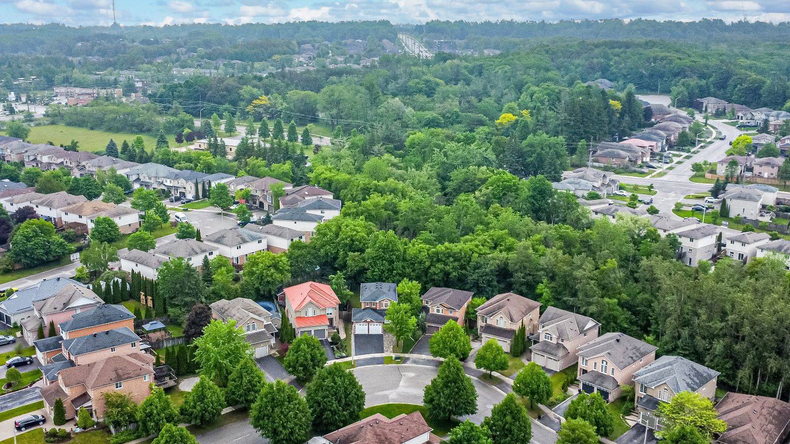 Barrie, ON L4N 5R5,9 McKenzie CRES