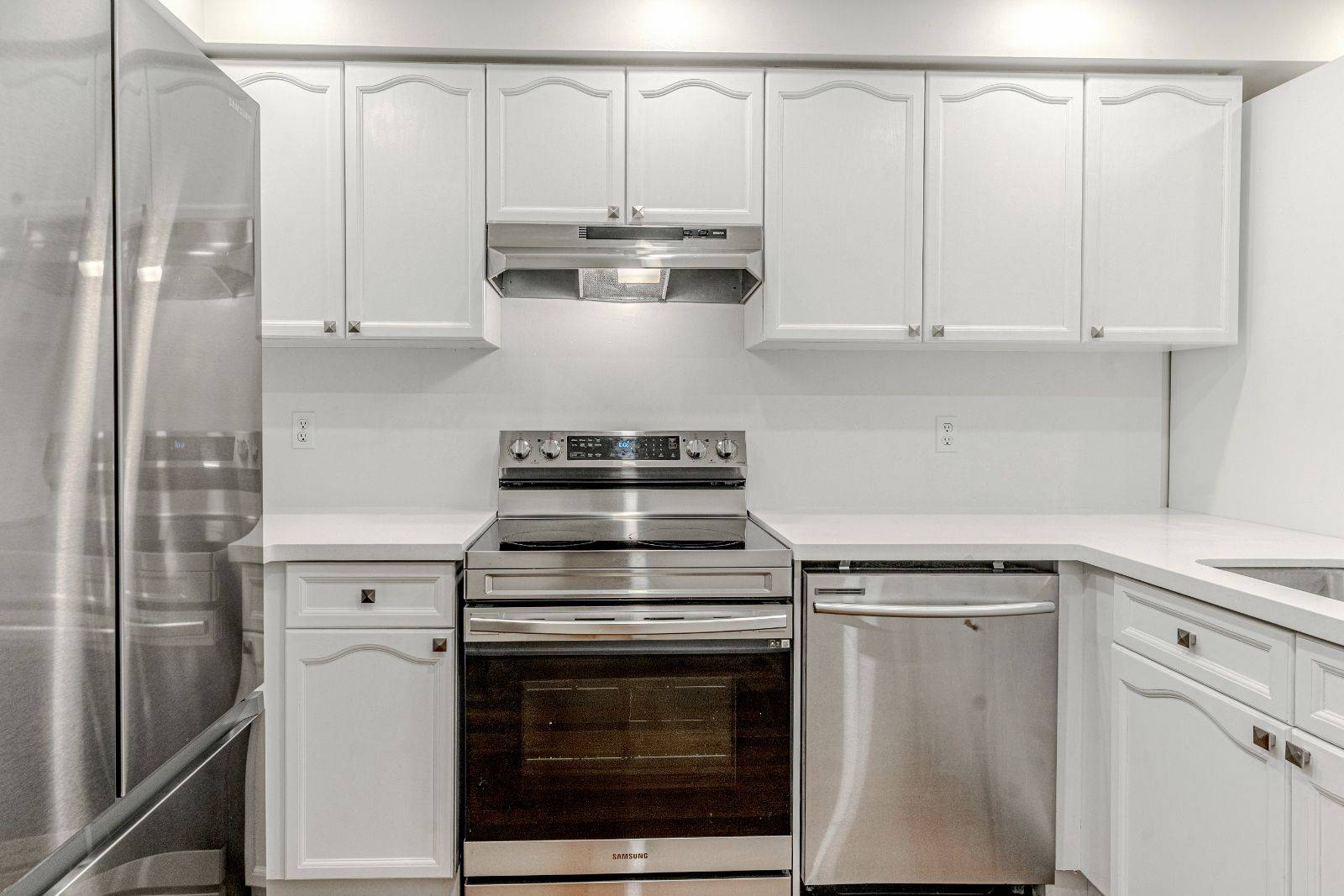 Barrie, ON L4N 5R5,9 McKenzie CRES