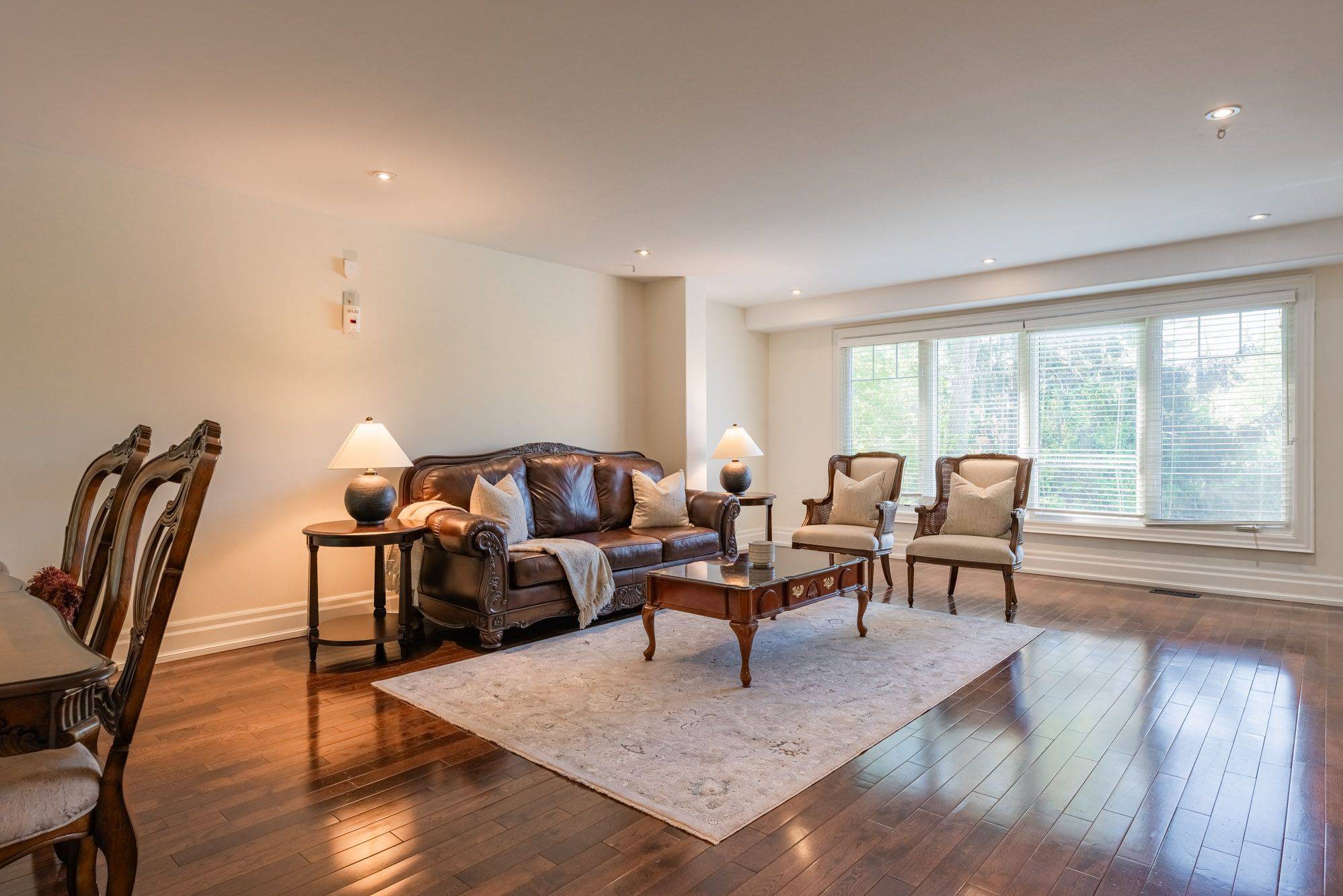 Mississauga, ON L5H 4E8,1034 Lakeshore RD W
