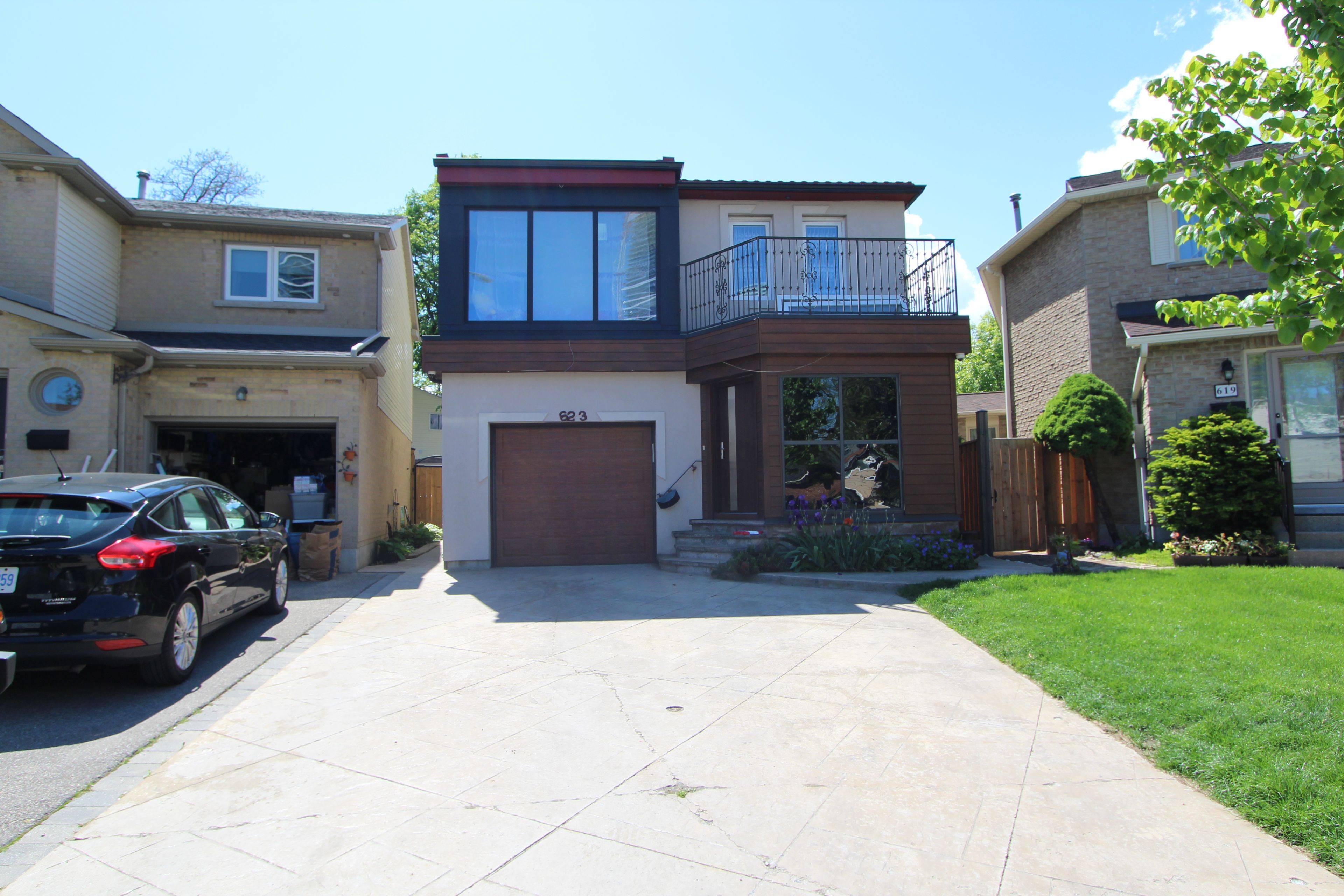 623 Hartfordshire LN, Mississauga, ON L5B 2W9