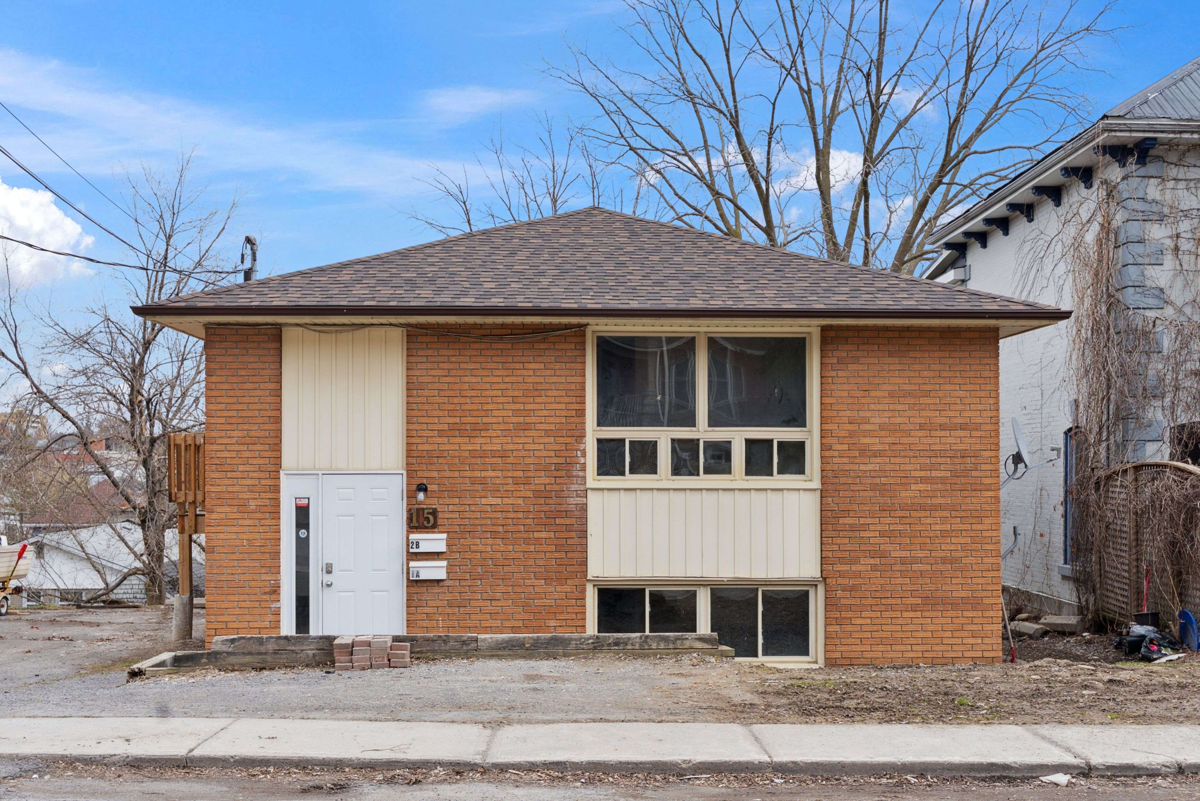 15 Isabel ST E, Belleville, ON K8P 3N4