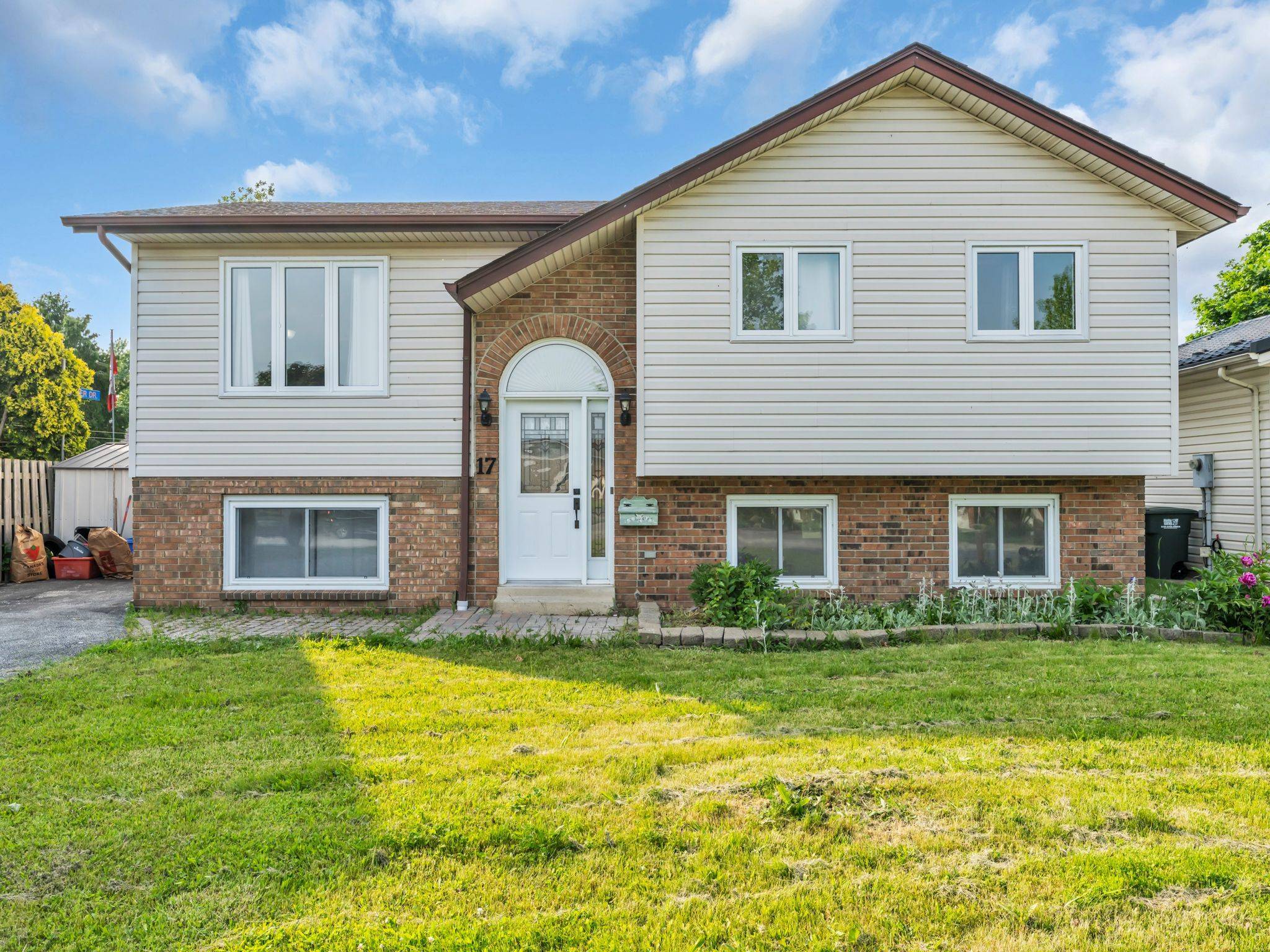 Amherstburg, ON N9V 3X6,17 Mediterranean AVE