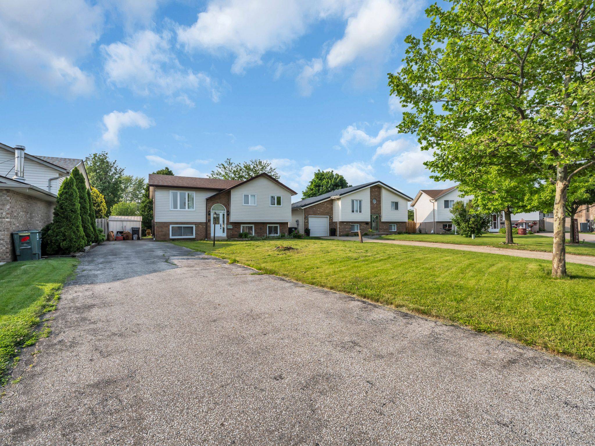 Amherstburg, ON N9V 3X6,17 Mediterranean AVE