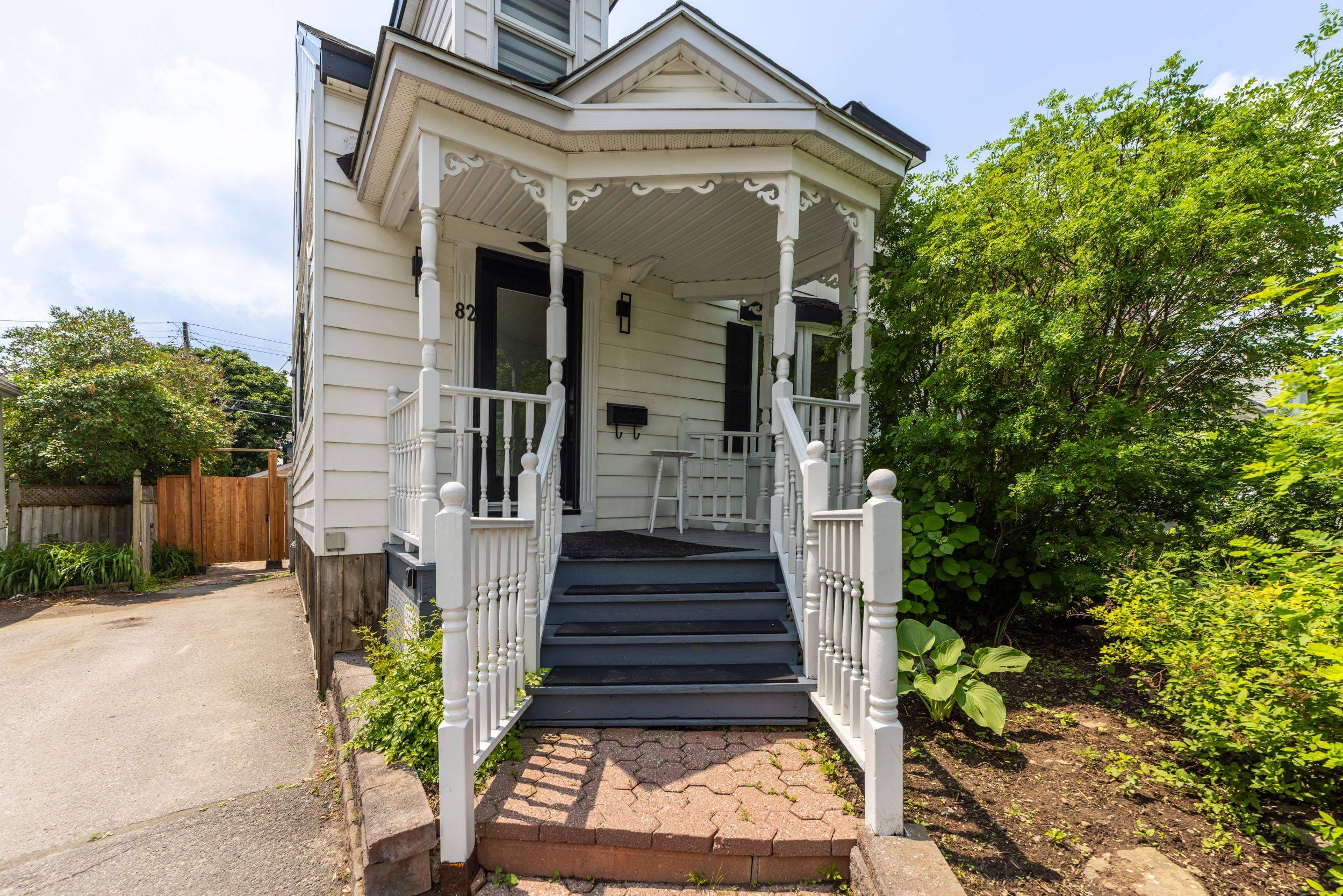 82 St Ambroise AVE, Vanier And Kingsview Park, ON K1L 5T6