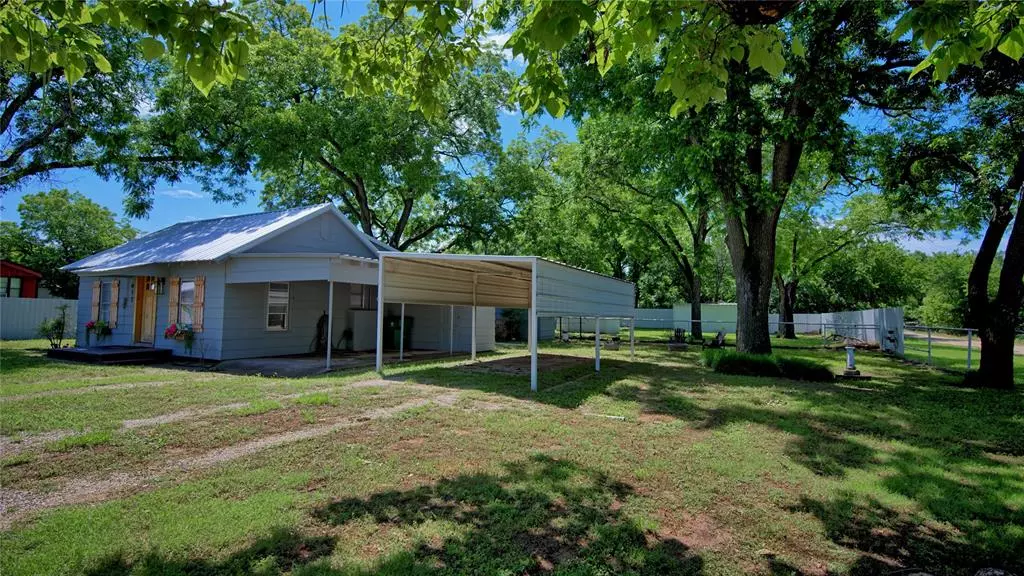 Nocona, TX 76255,411 W Pine Street