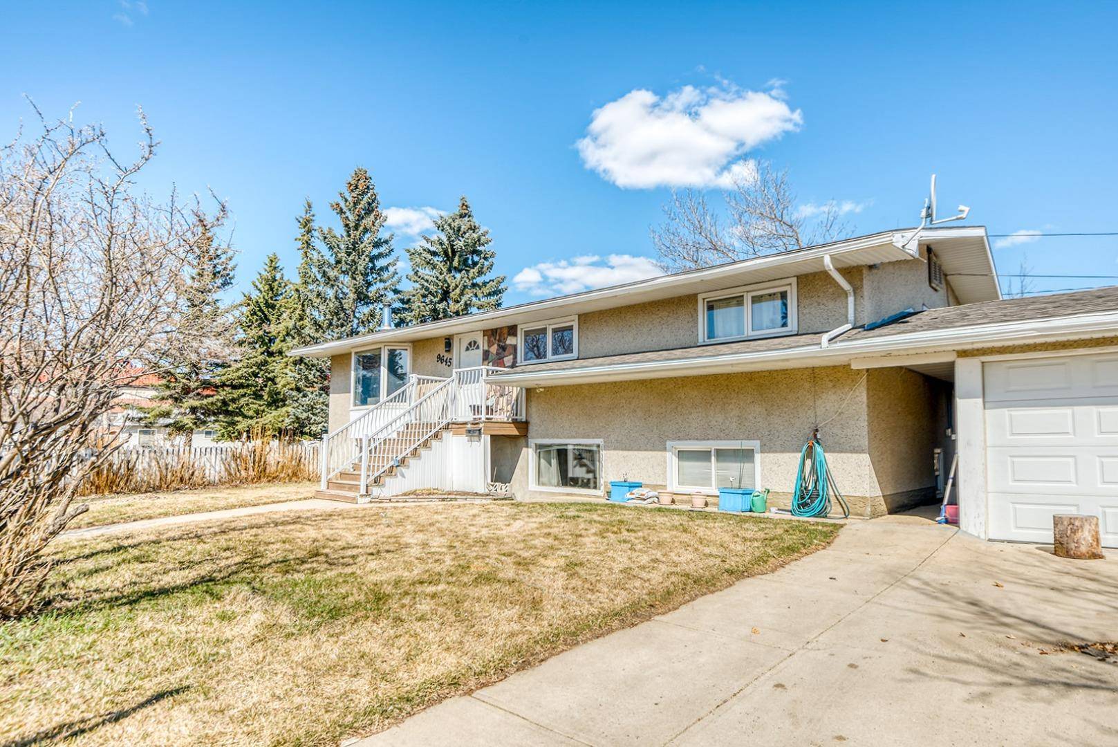 9645 Hillcrest DR, Grande Prairie, AB T8V 1A9