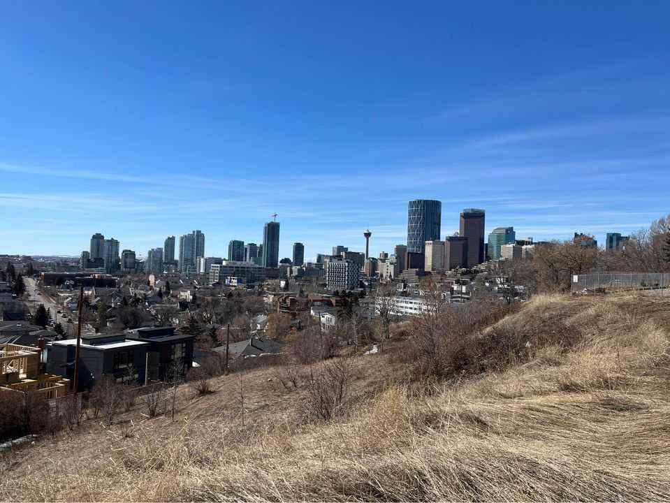 721 7 AVE NE, Calgary, AB T2E 0N6