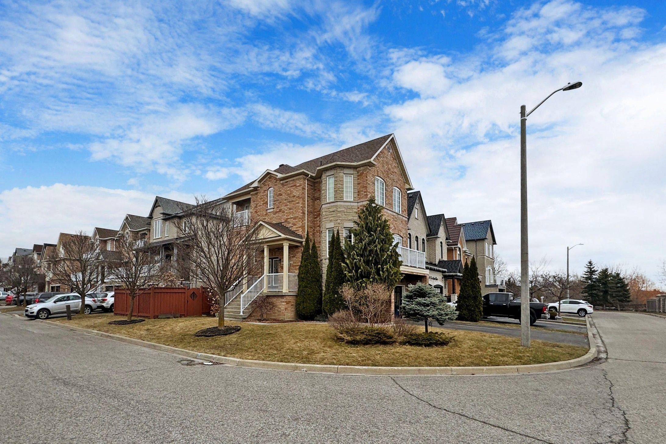 Vaughan, ON L6A 3X2,14 La Maria LN