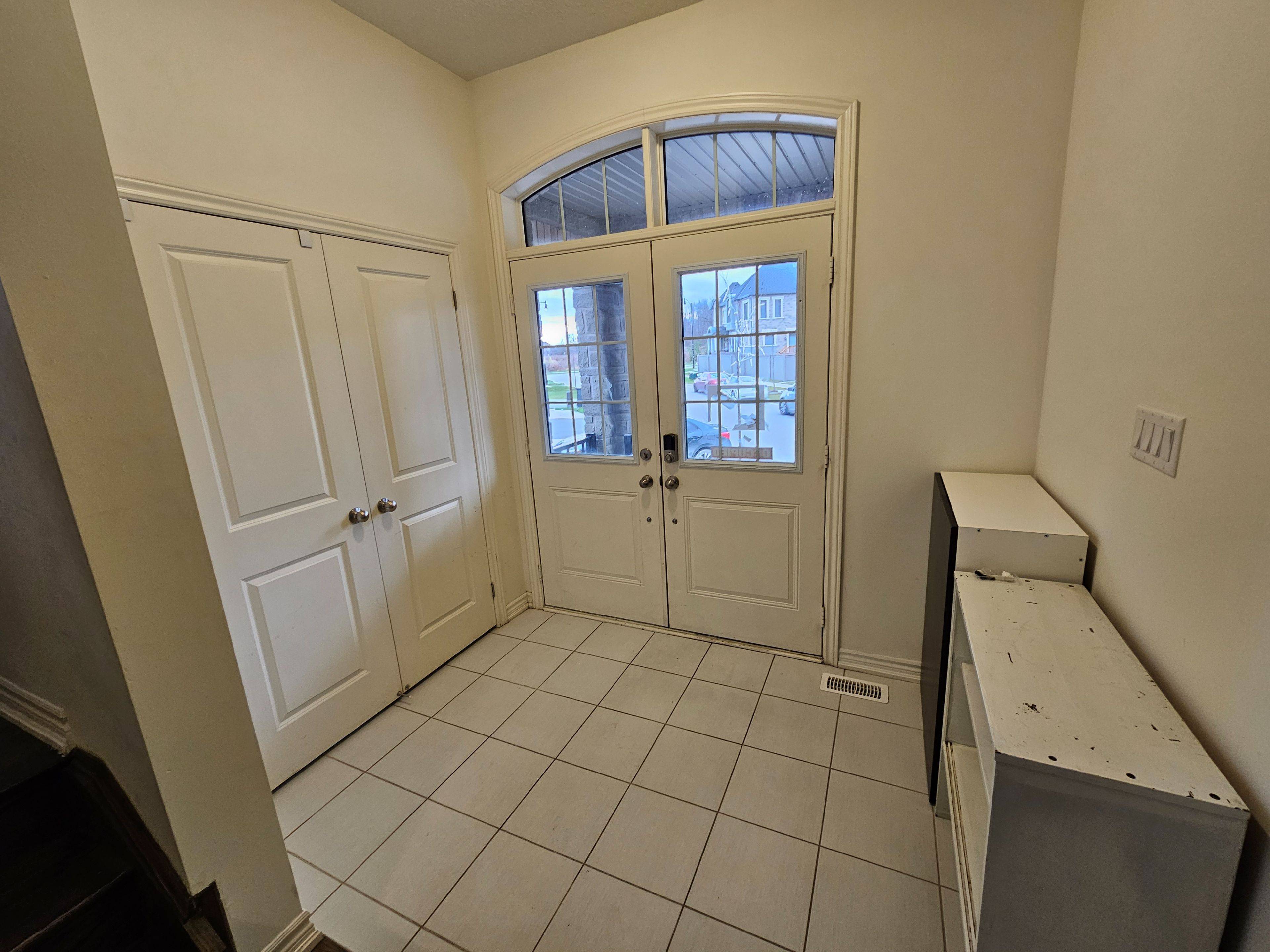 Brampton, ON L7A 5A9,18 Bachelor ST W