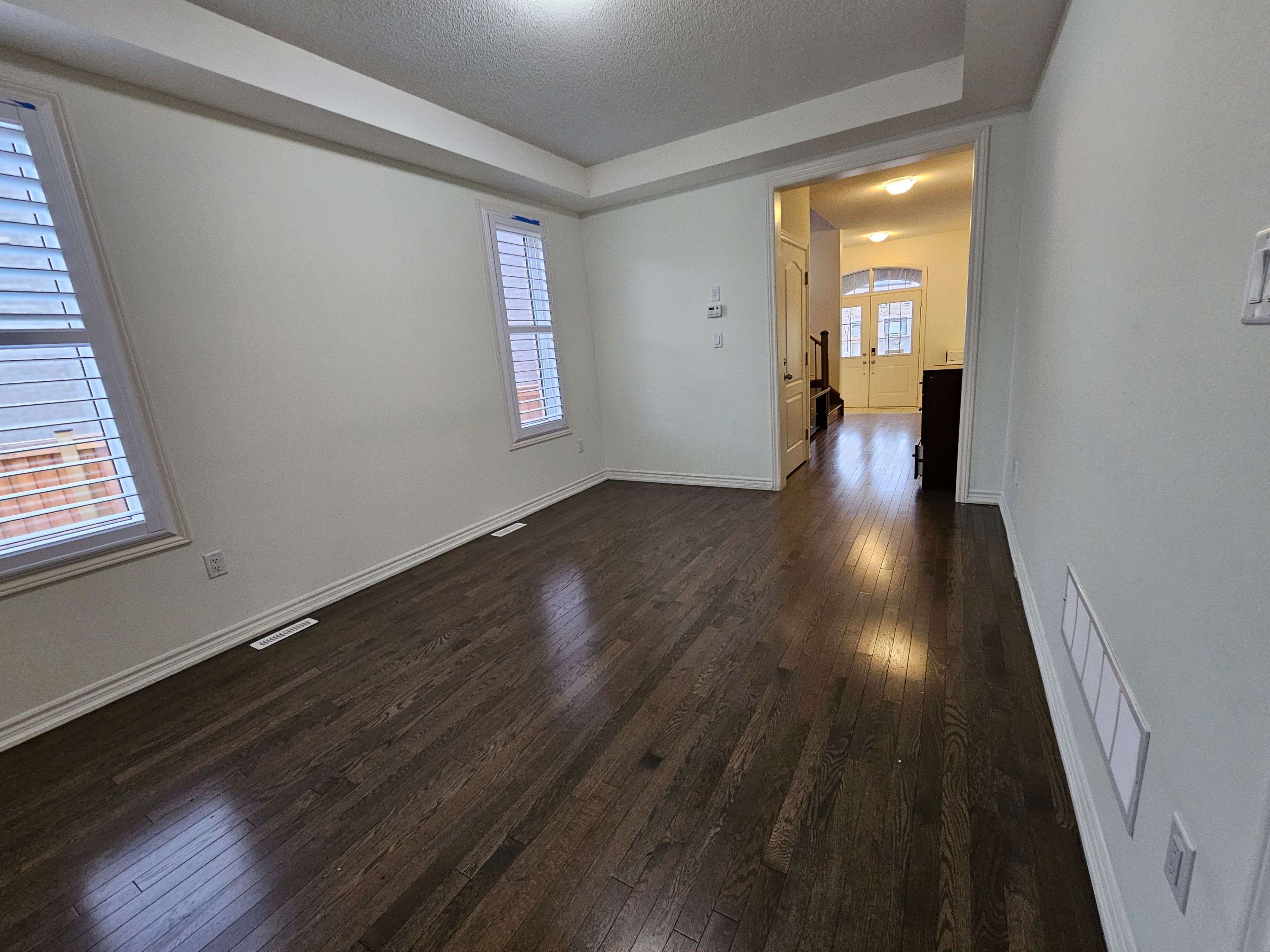 Brampton, ON L7A 5A9,18 Bachelor ST W