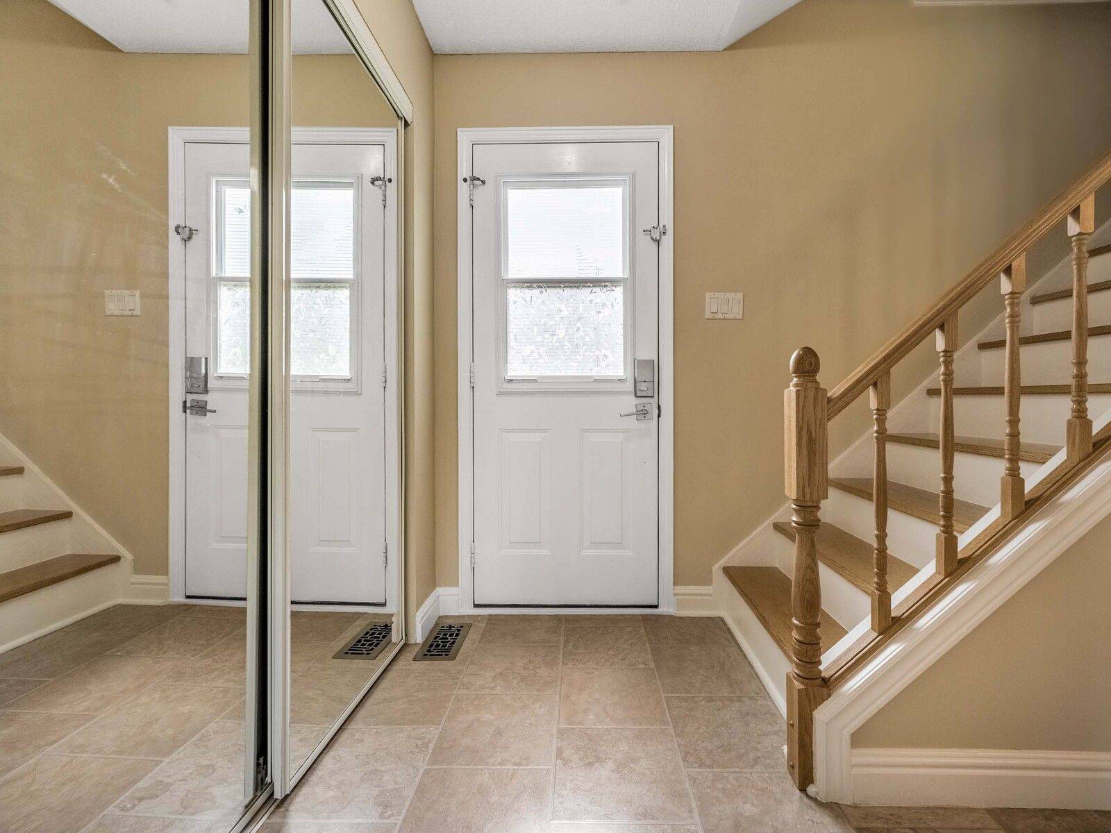 Brampton, ON L6S 2J4,18 Greenhills SQ