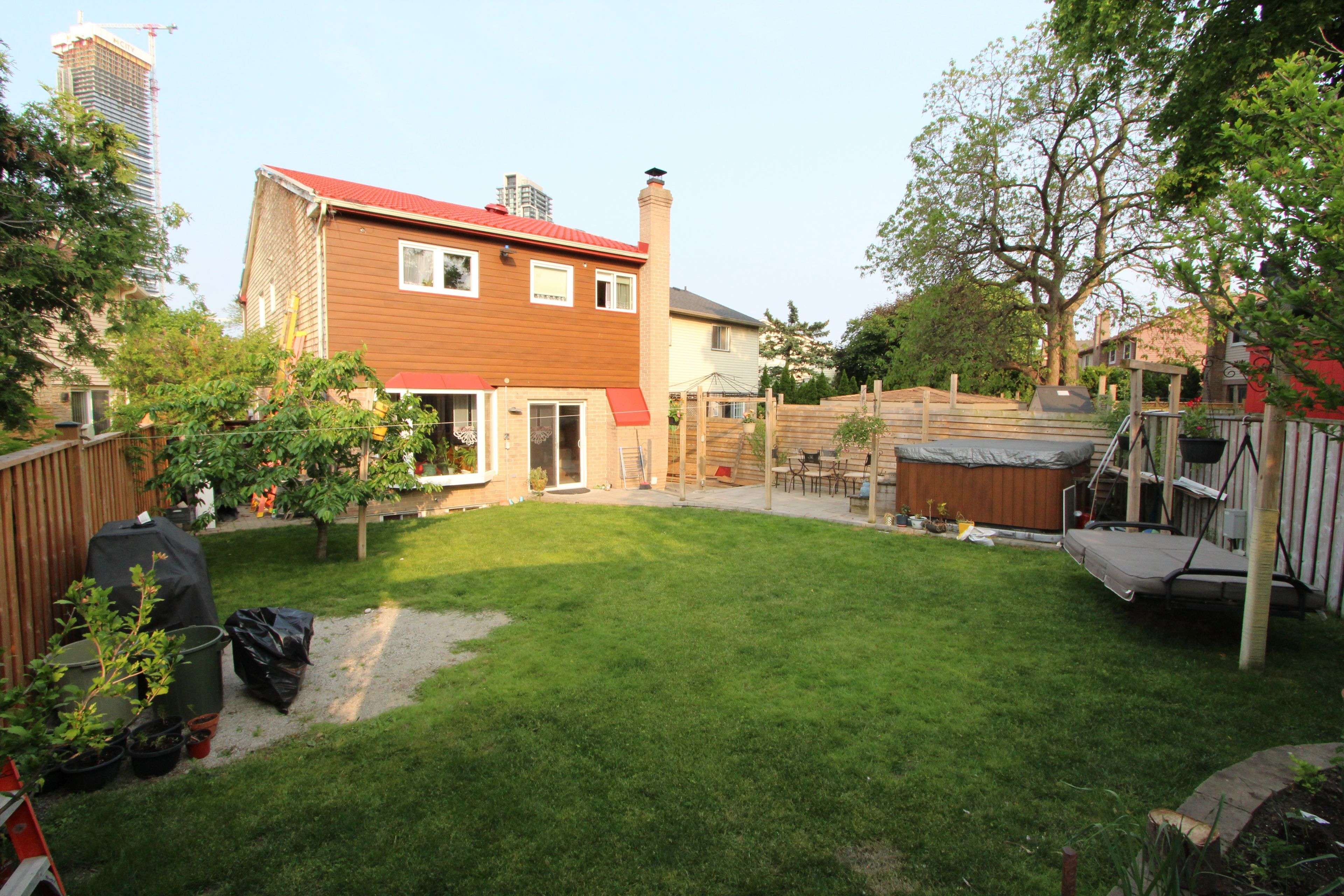 Mississauga, ON L5B 2W9,623 Hartfordshire LN