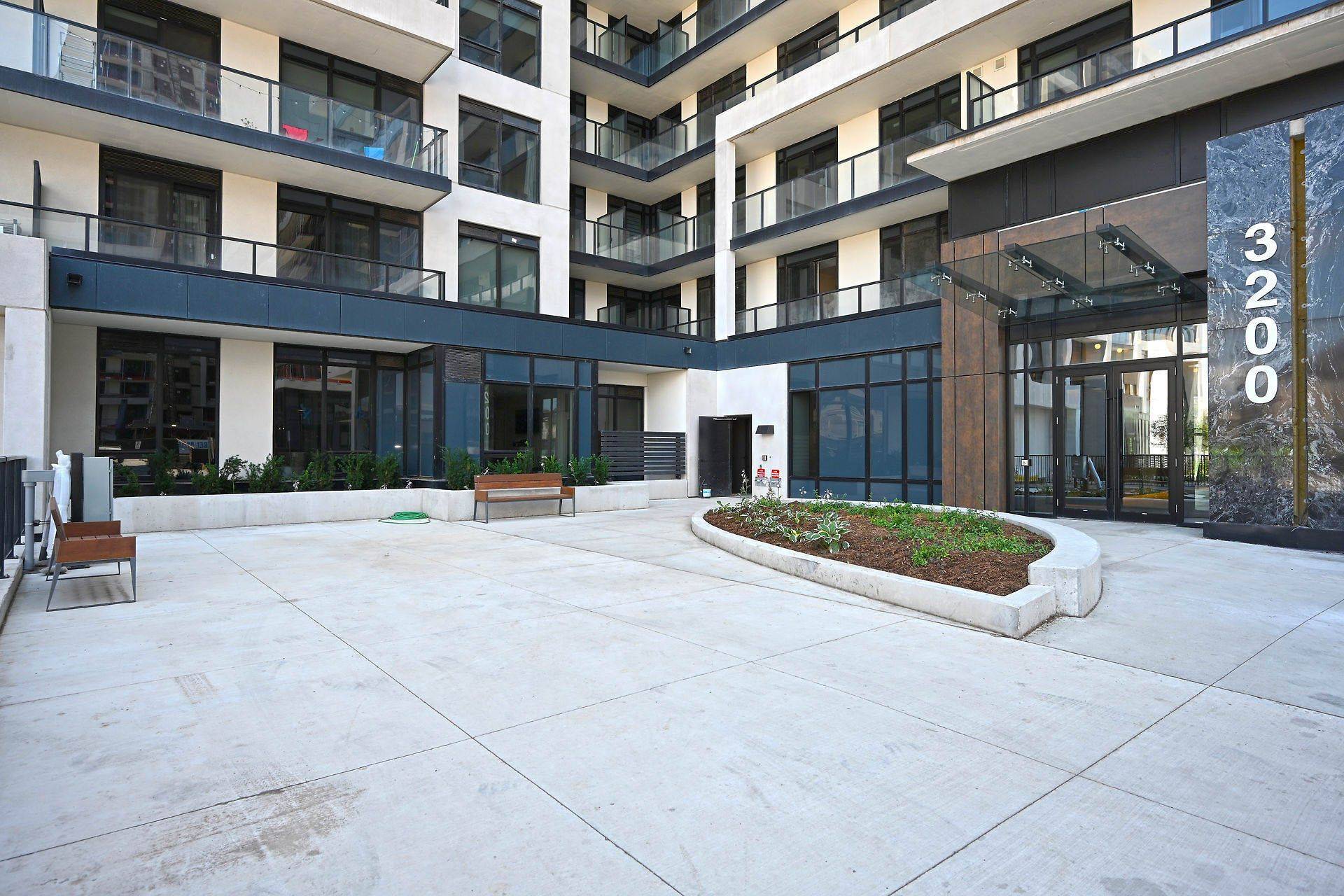Oakville, ON L6H 7W6,3200 William Coltson AVE #711